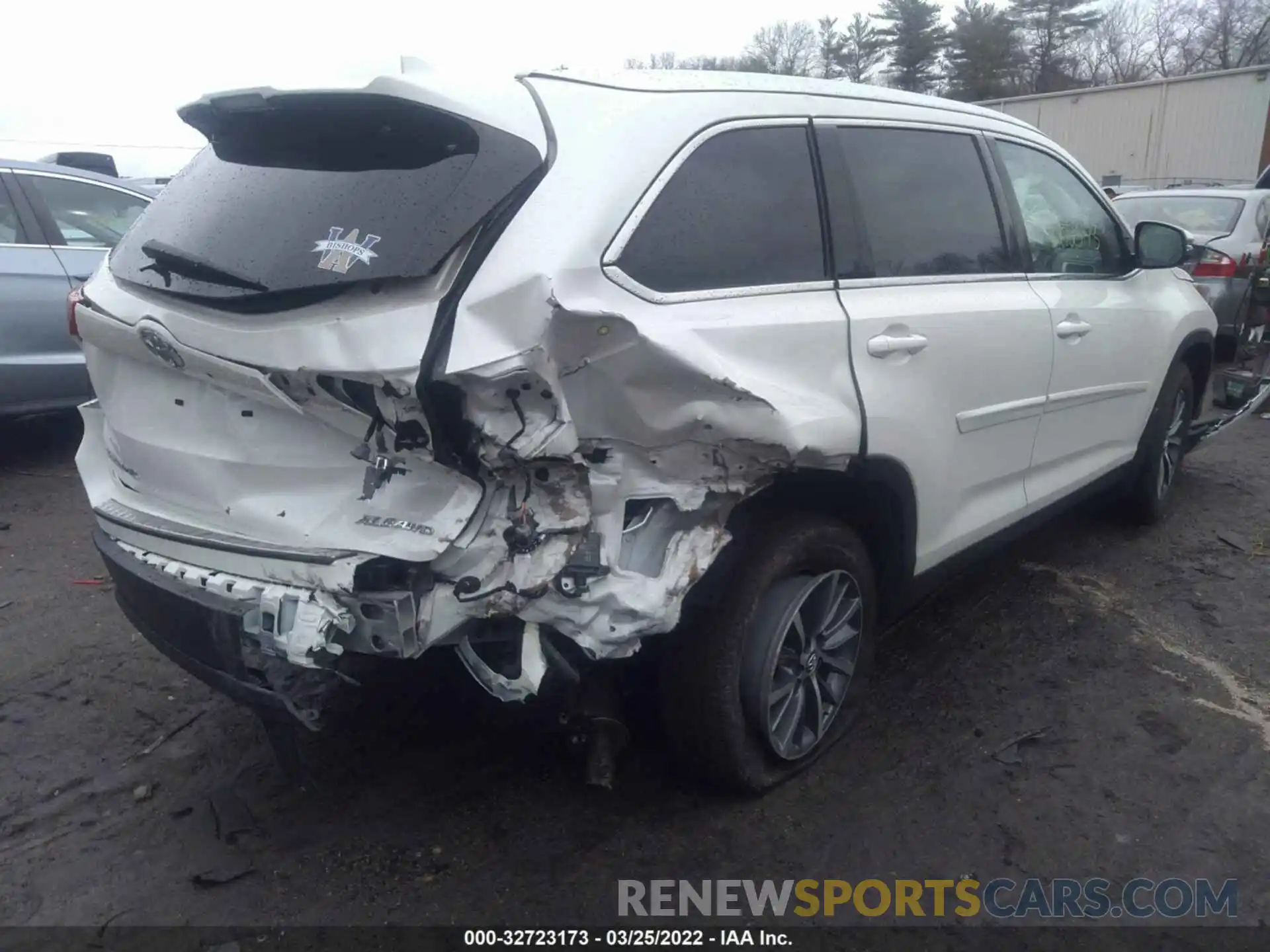 4 Photograph of a damaged car 5TDJZRFH0KS621895 TOYOTA HIGHLANDER 2019