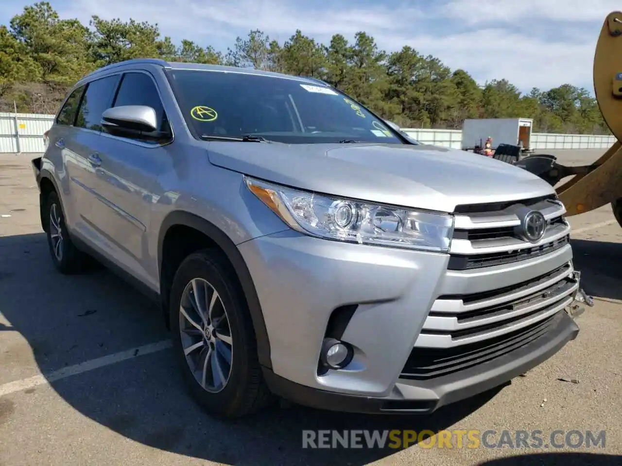 1 Photograph of a damaged car 5TDJZRFH0KS625879 TOYOTA HIGHLANDER 2019