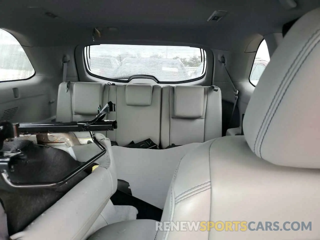 10 Photograph of a damaged car 5TDJZRFH0KS626532 TOYOTA HIGHLANDER 2019