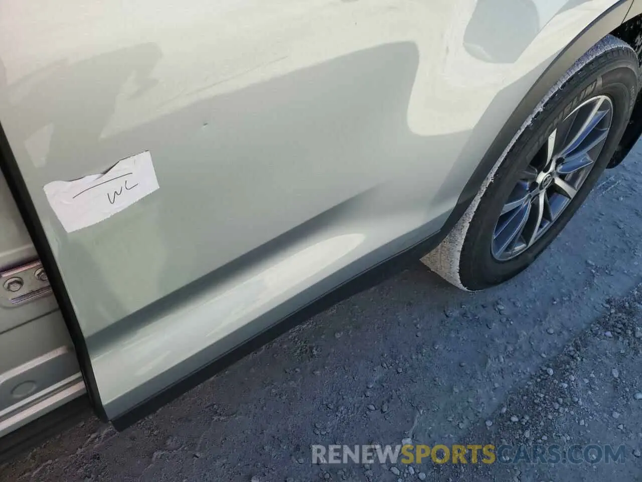 13 Photograph of a damaged car 5TDJZRFH0KS626532 TOYOTA HIGHLANDER 2019