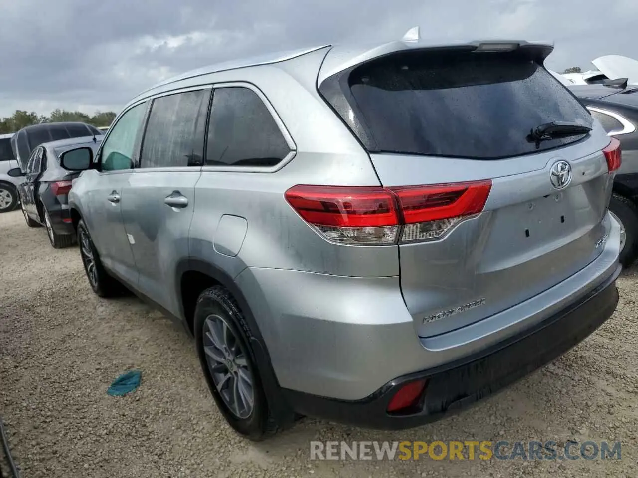 2 Photograph of a damaged car 5TDJZRFH0KS626532 TOYOTA HIGHLANDER 2019