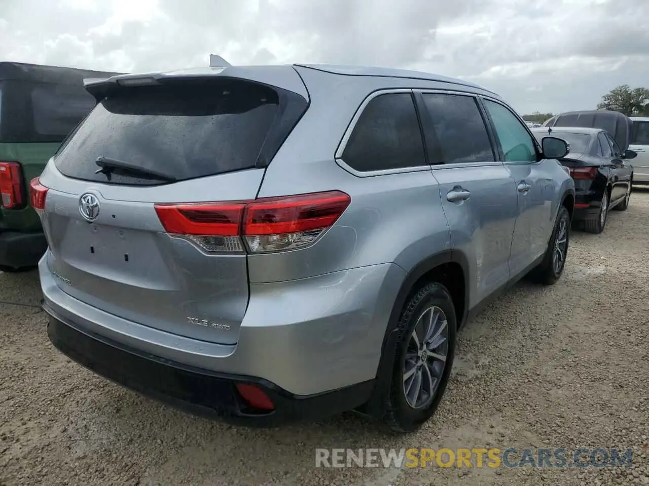 3 Photograph of a damaged car 5TDJZRFH0KS626532 TOYOTA HIGHLANDER 2019
