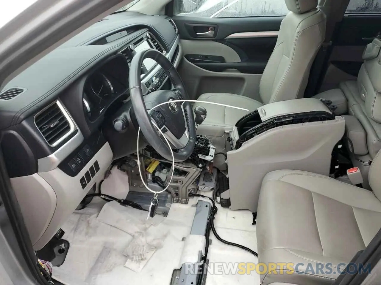 7 Photograph of a damaged car 5TDJZRFH0KS626532 TOYOTA HIGHLANDER 2019