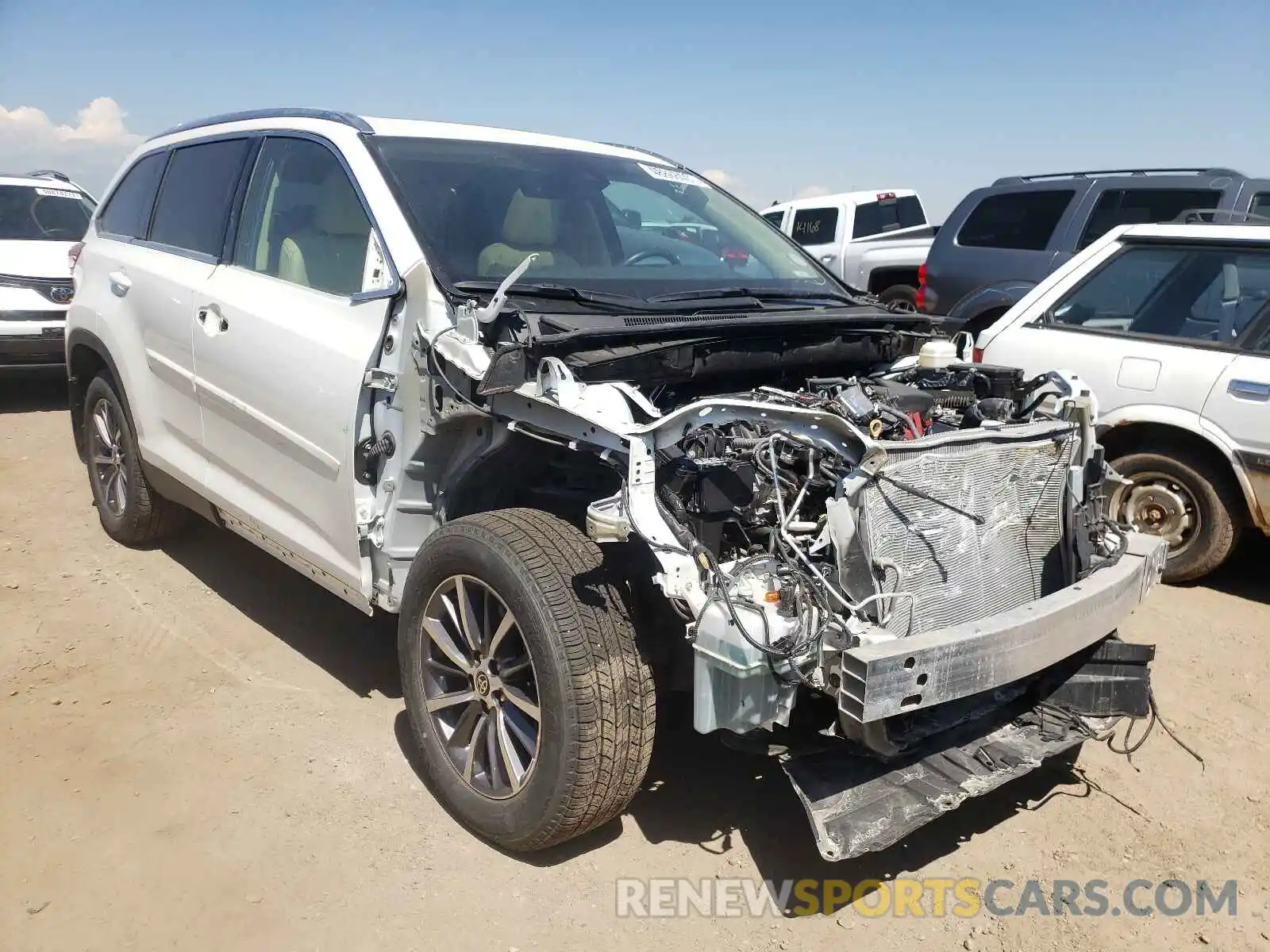 1 Photograph of a damaged car 5TDJZRFH0KS626921 TOYOTA HIGHLANDER 2019