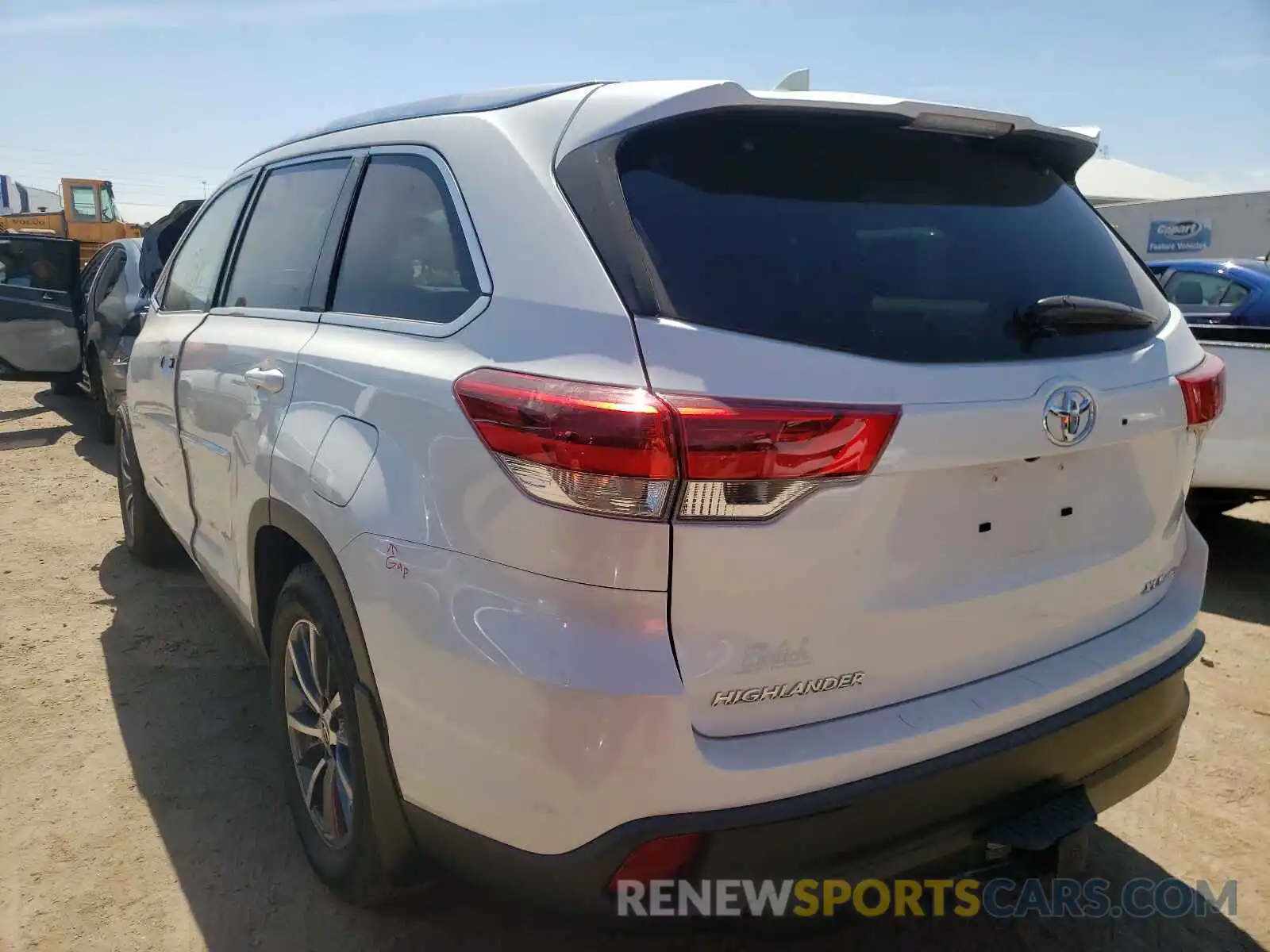 3 Photograph of a damaged car 5TDJZRFH0KS626921 TOYOTA HIGHLANDER 2019