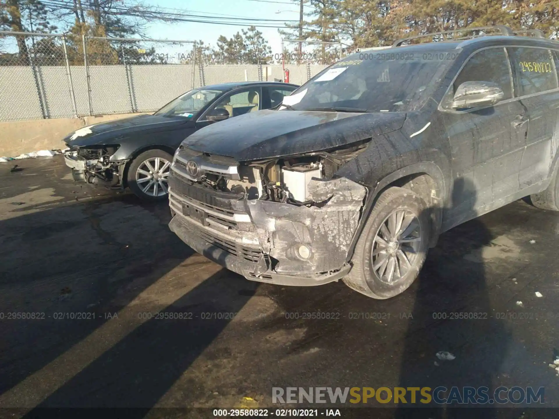 6 Photograph of a damaged car 5TDJZRFH0KS628278 TOYOTA HIGHLANDER 2019