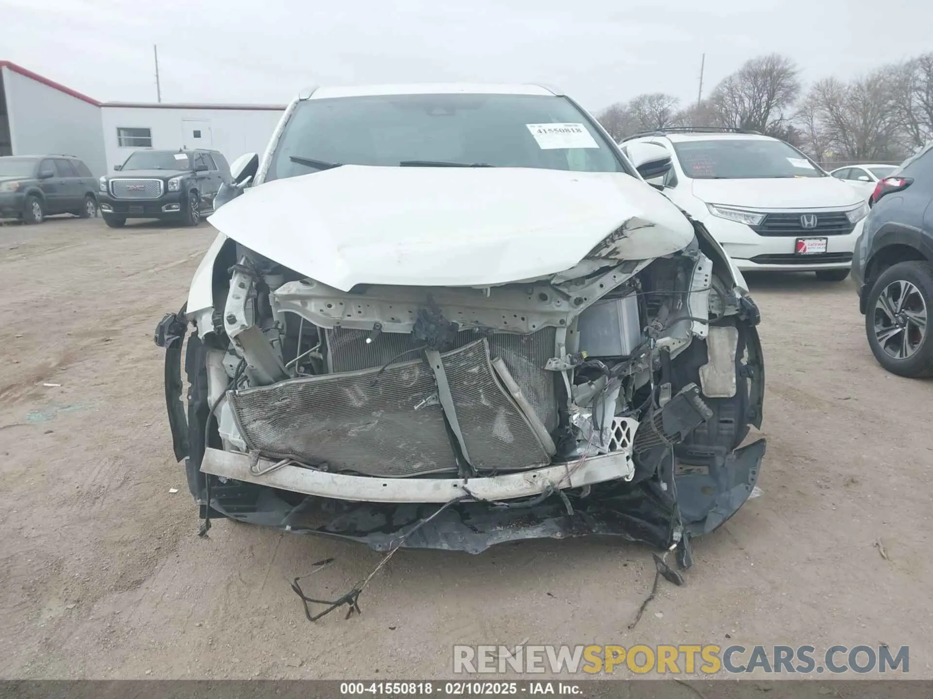 6 Photograph of a damaged car 5TDJZRFH0KS628474 TOYOTA HIGHLANDER 2019