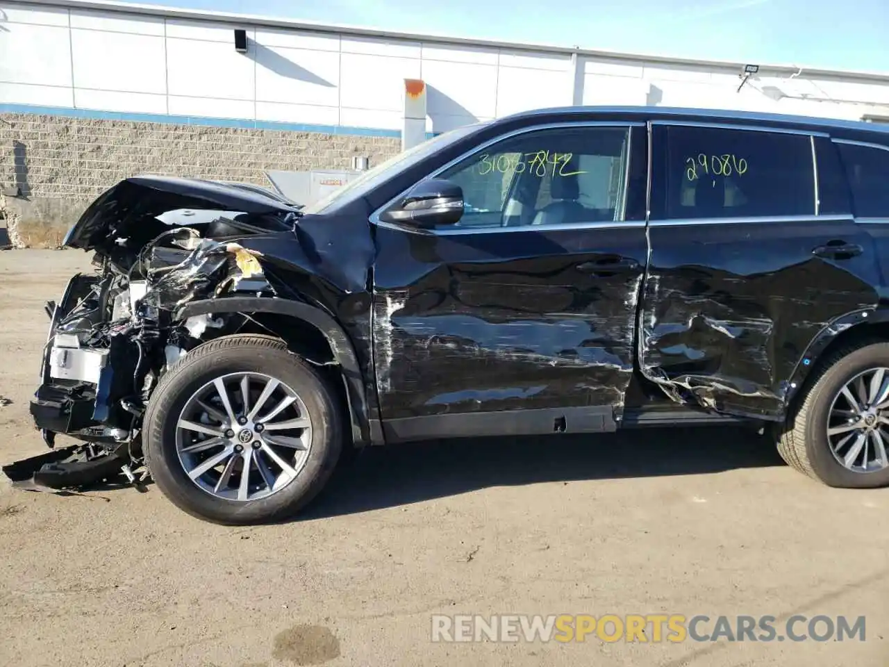 9 Photograph of a damaged car 5TDJZRFH0KS629933 TOYOTA HIGHLANDER 2019