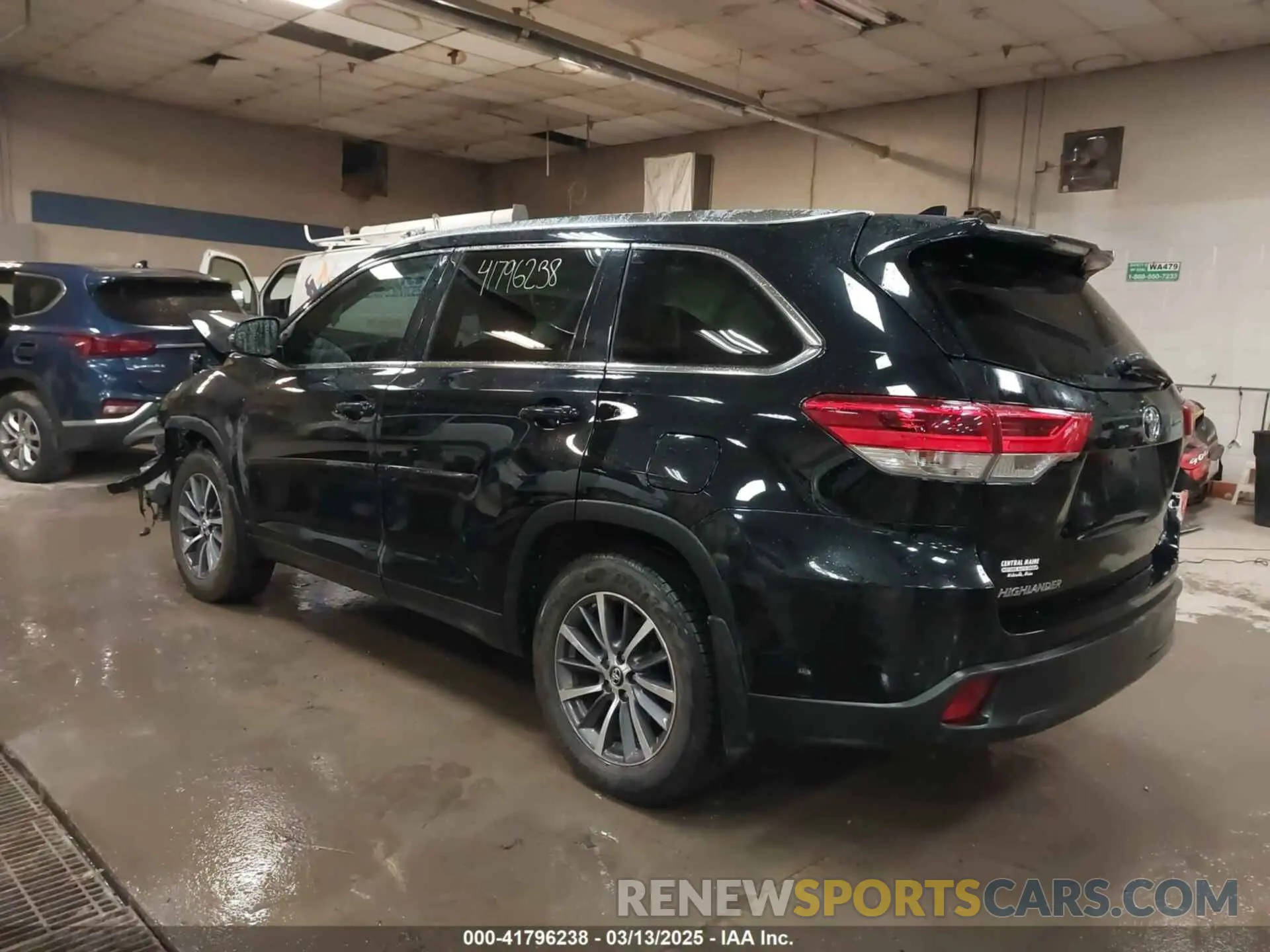 3 Photograph of a damaged car 5TDJZRFH0KS706882 TOYOTA HIGHLANDER 2019