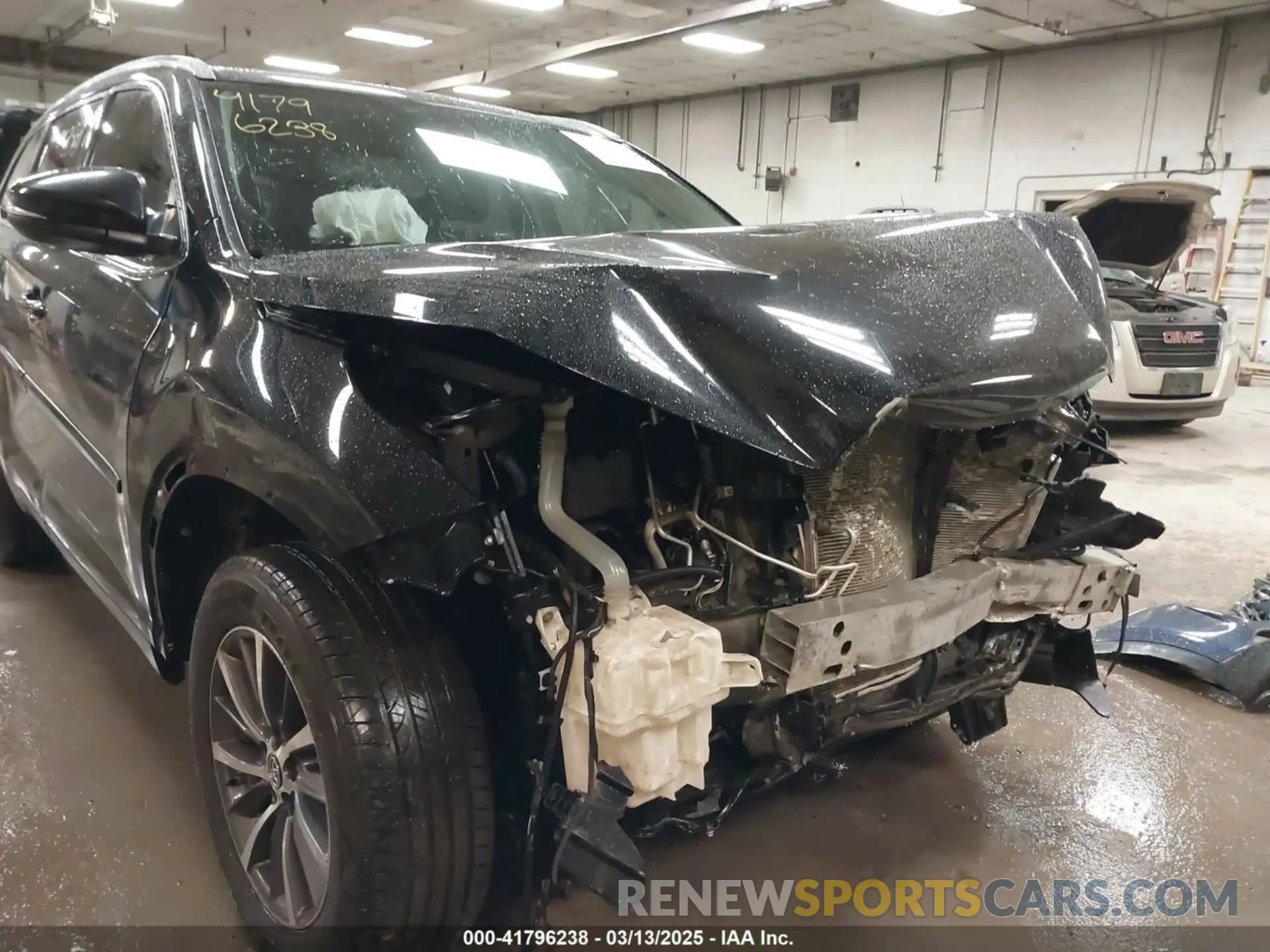 6 Photograph of a damaged car 5TDJZRFH0KS706882 TOYOTA HIGHLANDER 2019