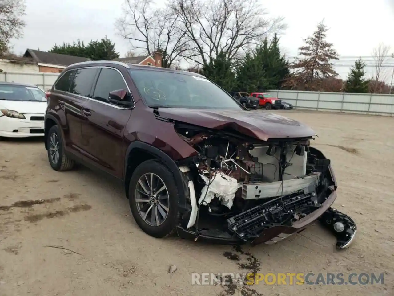 4 Photograph of a damaged car 5TDJZRFH0KS718661 TOYOTA HIGHLANDER 2019