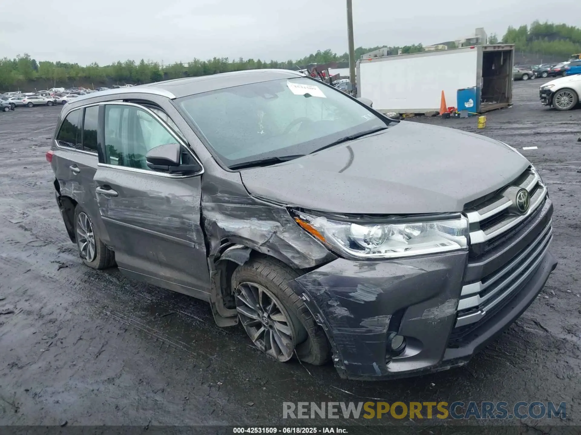 1 Photograph of a damaged car 5TDJZRFH0KS722418 TOYOTA HIGHLANDER 2019