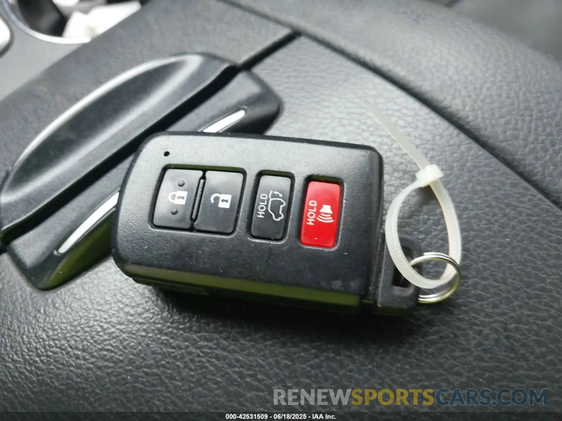 11 Photograph of a damaged car 5TDJZRFH0KS722418 TOYOTA HIGHLANDER 2019
