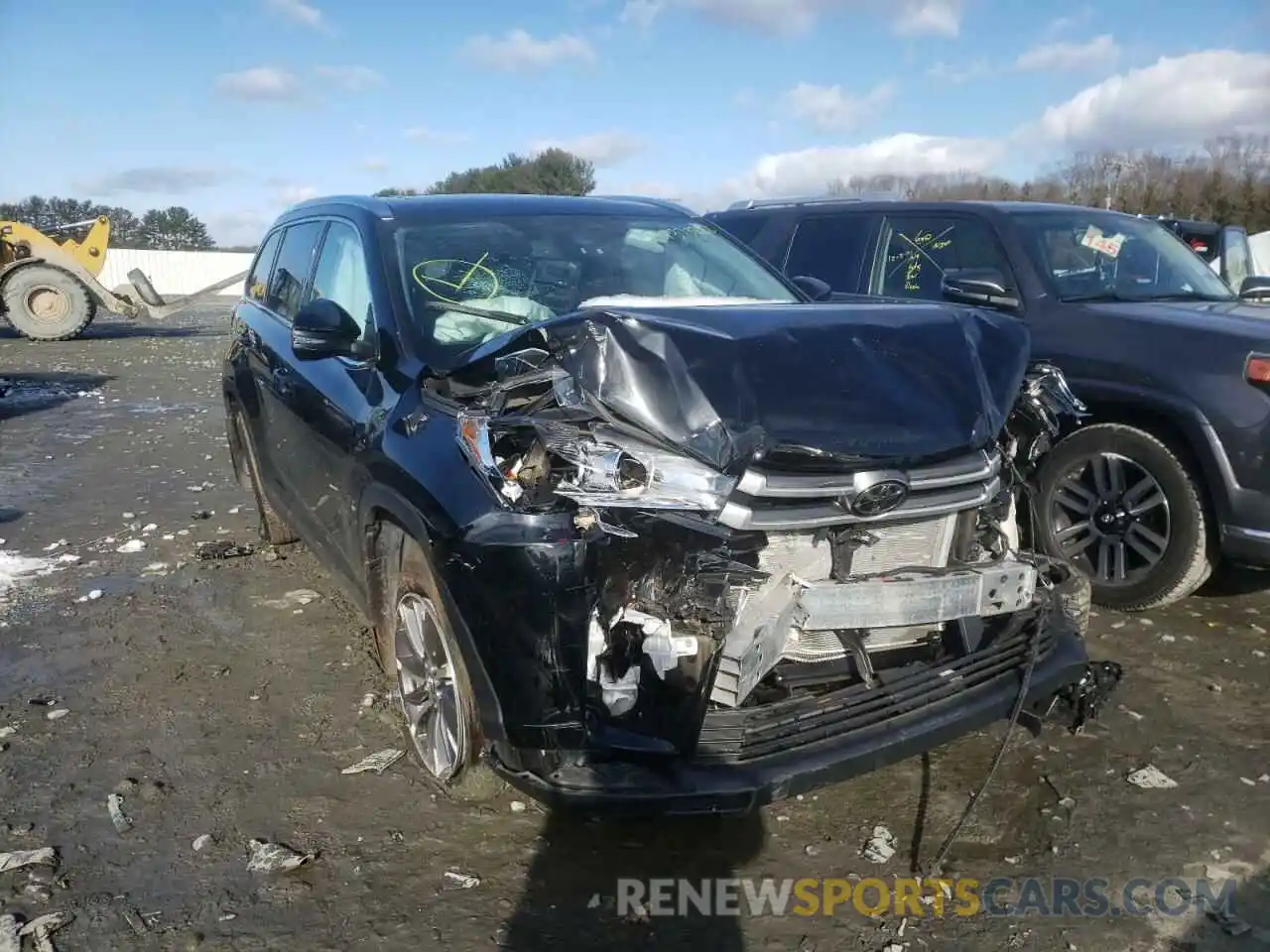 9 Photograph of a damaged car 5TDJZRFH0KS735671 TOYOTA HIGHLANDER 2019