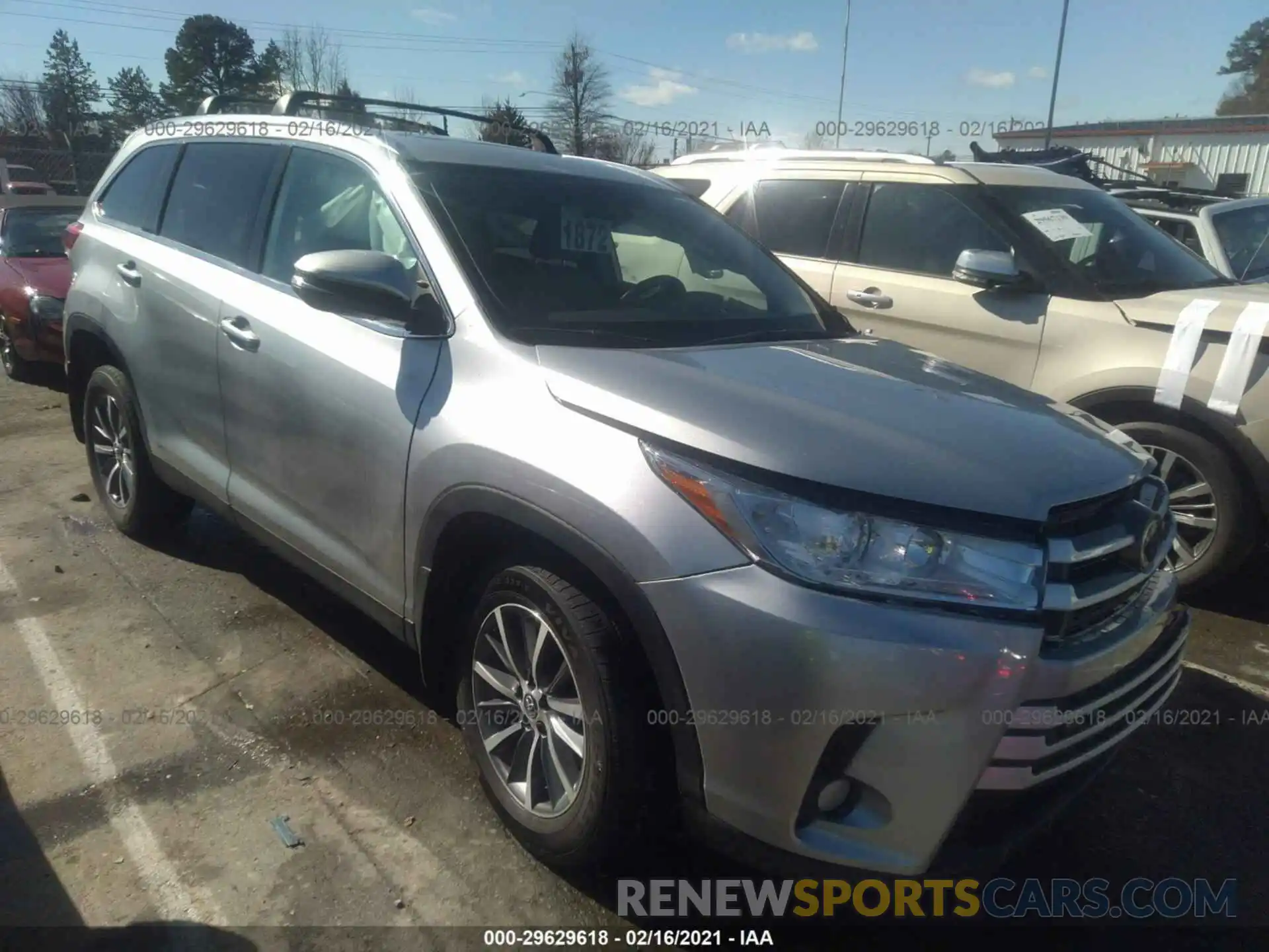 1 Photograph of a damaged car 5TDJZRFH0KS739252 TOYOTA HIGHLANDER 2019