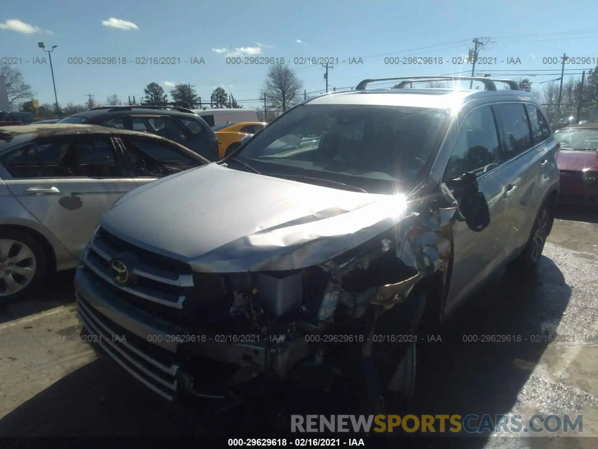 2 Photograph of a damaged car 5TDJZRFH0KS739252 TOYOTA HIGHLANDER 2019