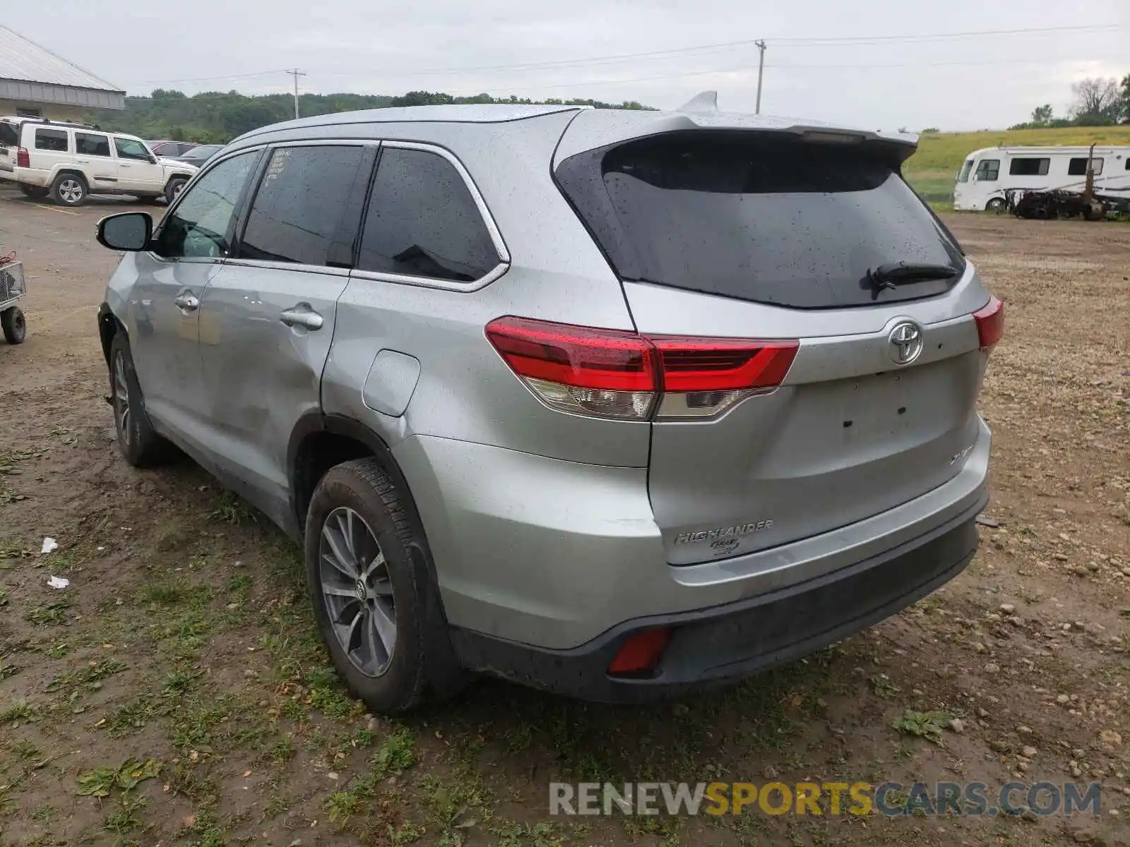 3 Photograph of a damaged car 5TDJZRFH0KS917306 TOYOTA HIGHLANDER 2019