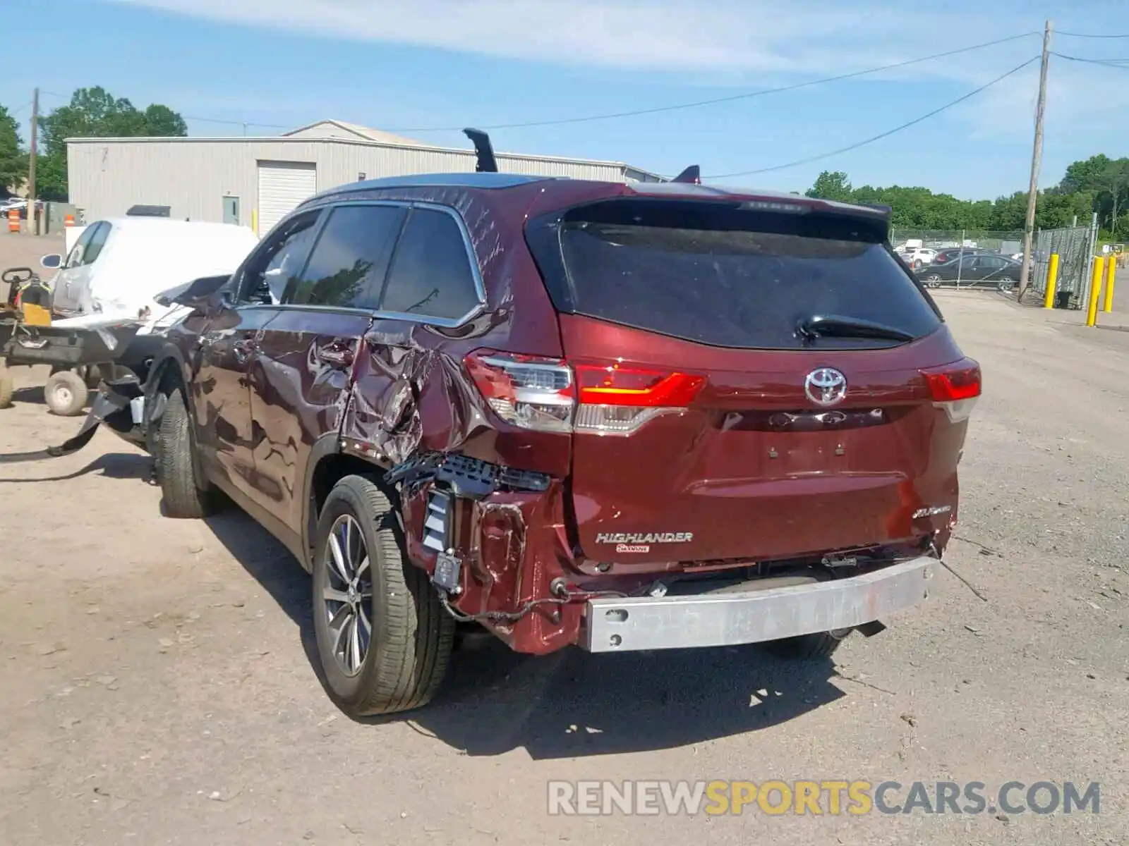 3 Photograph of a damaged car 5TDJZRFH0KS918729 TOYOTA HIGHLANDER 2019