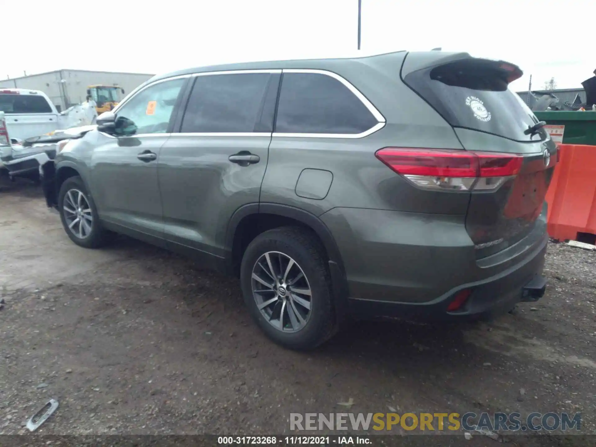 3 Photograph of a damaged car 5TDJZRFH0KS918794 TOYOTA HIGHLANDER 2019