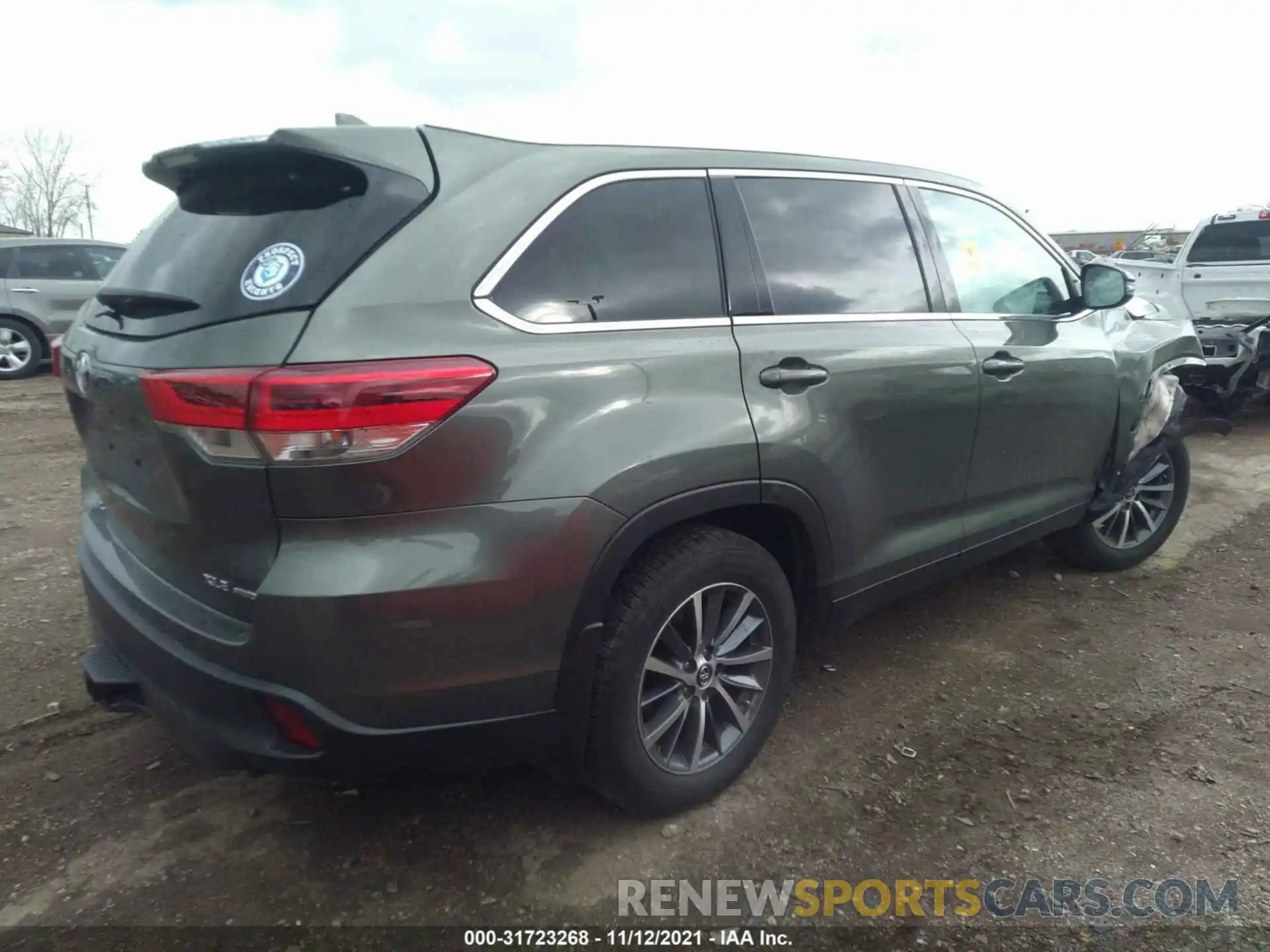 4 Photograph of a damaged car 5TDJZRFH0KS918794 TOYOTA HIGHLANDER 2019