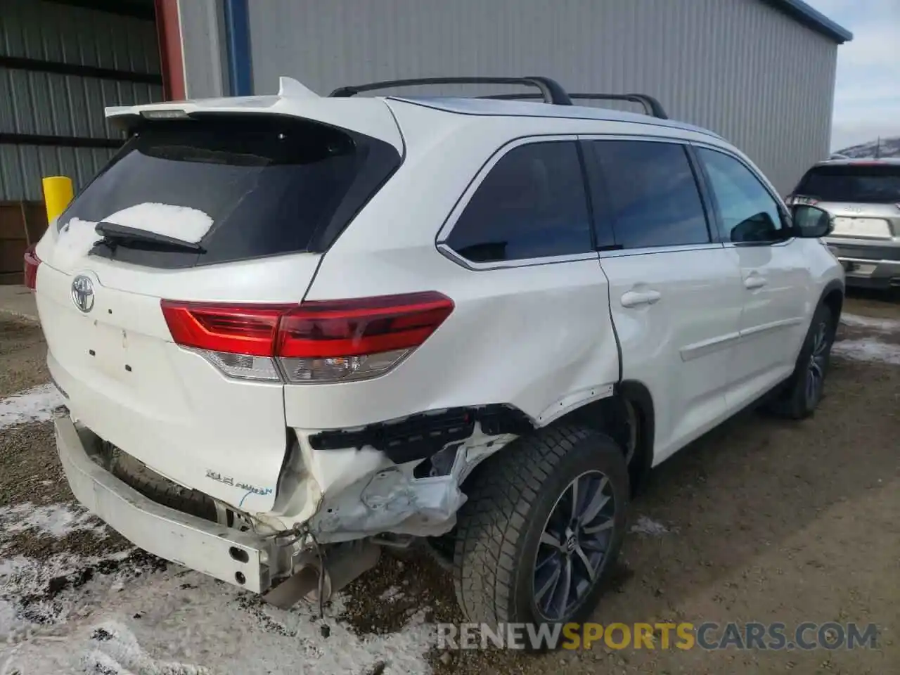 4 Photograph of a damaged car 5TDJZRFH0KS929066 TOYOTA HIGHLANDER 2019