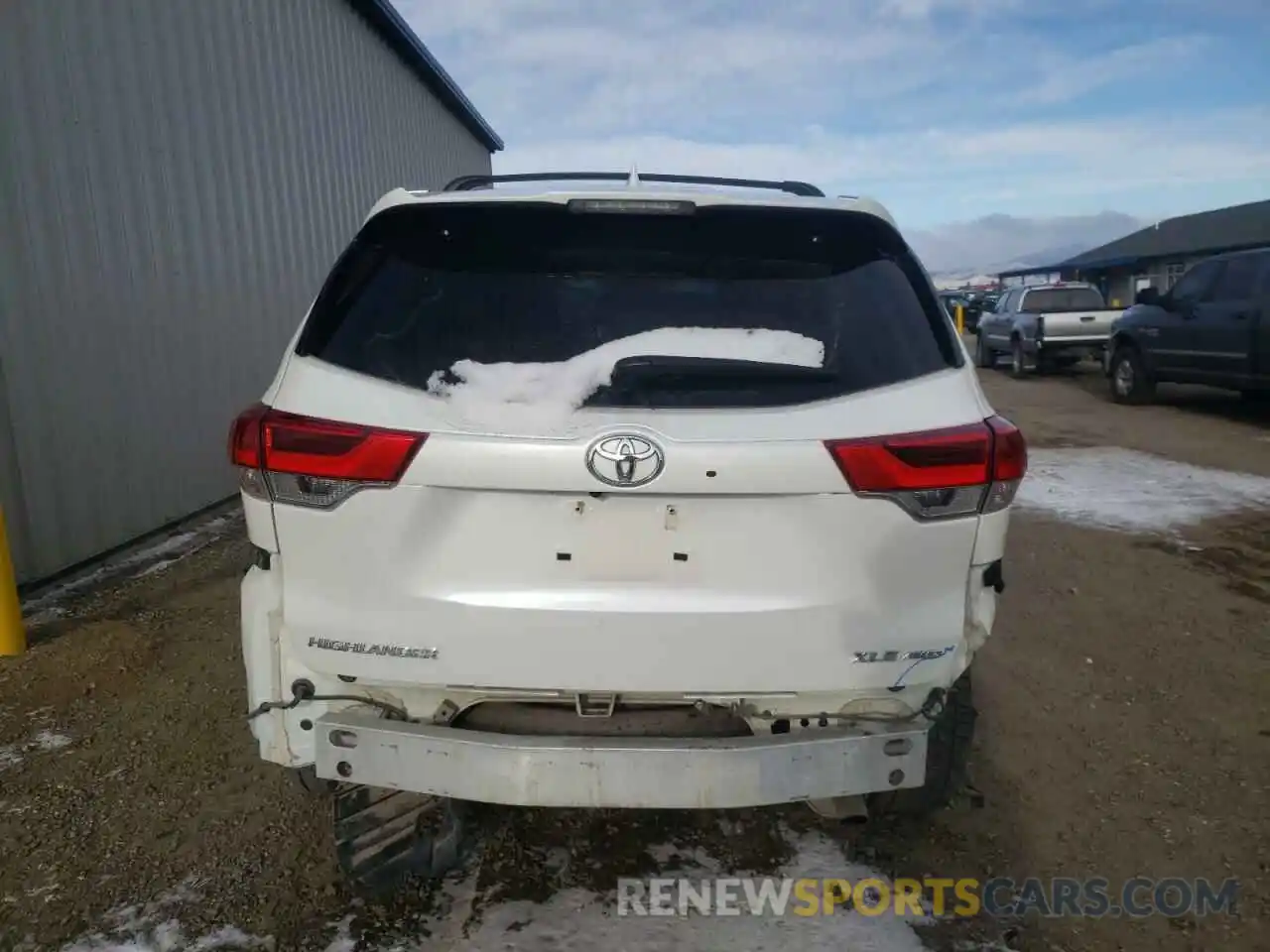 9 Photograph of a damaged car 5TDJZRFH0KS929066 TOYOTA HIGHLANDER 2019