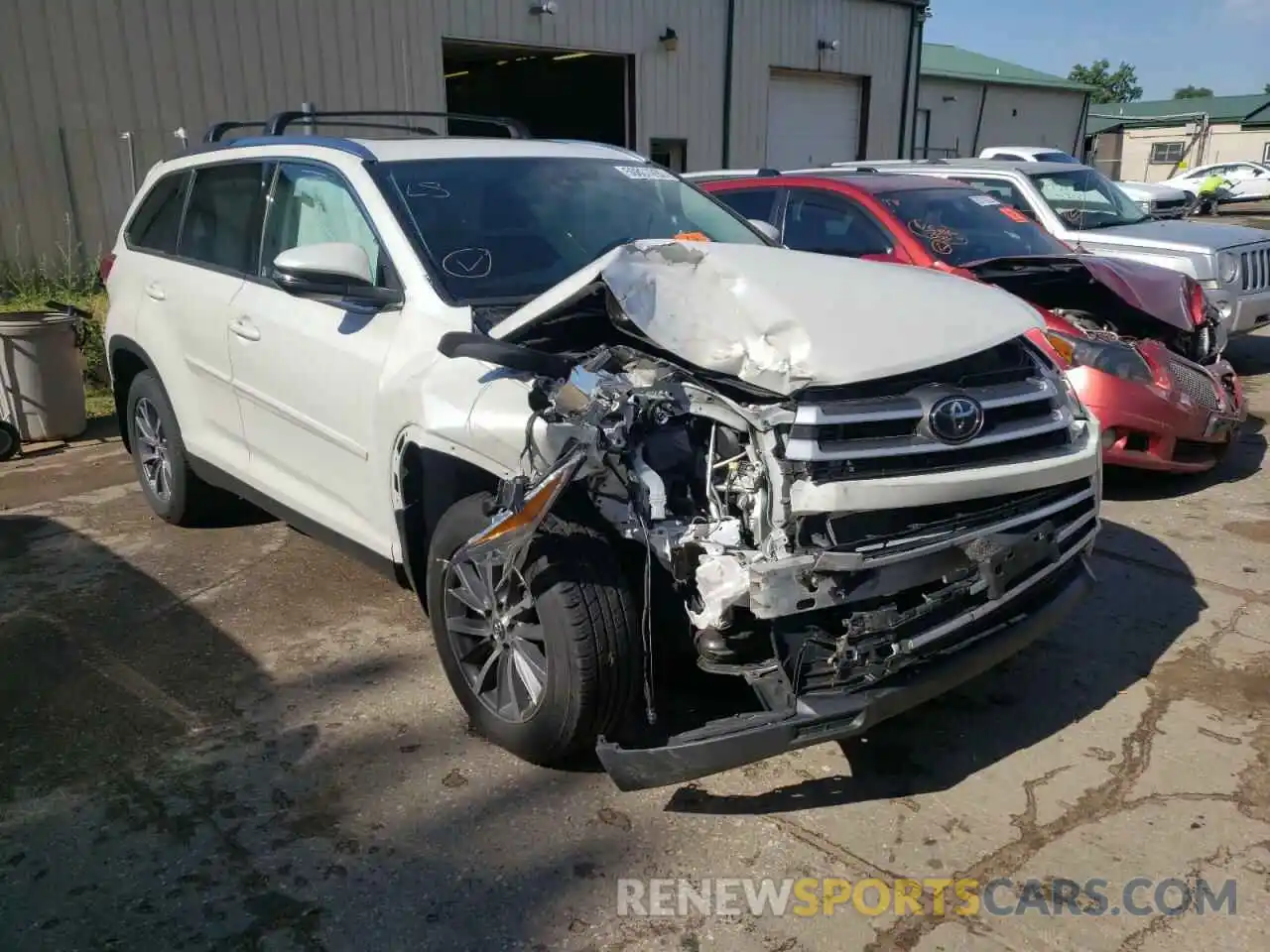 1 Photograph of a damaged car 5TDJZRFH0KS930802 TOYOTA HIGHLANDER 2019