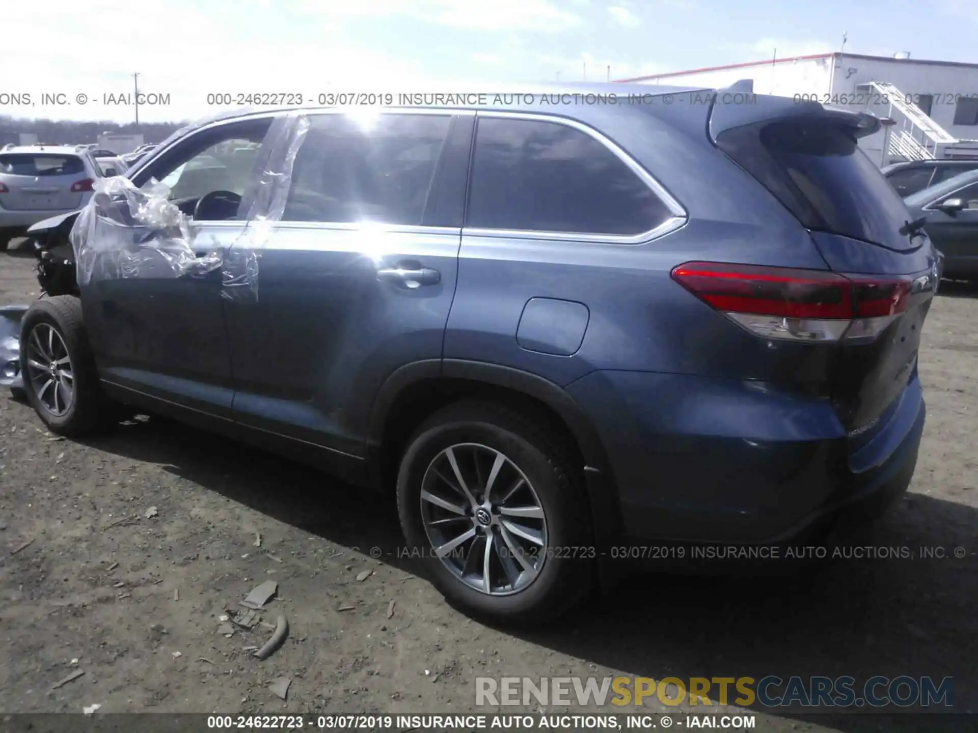 3 Photograph of a damaged car 5TDJZRFH0KS930816 TOYOTA HIGHLANDER 2019