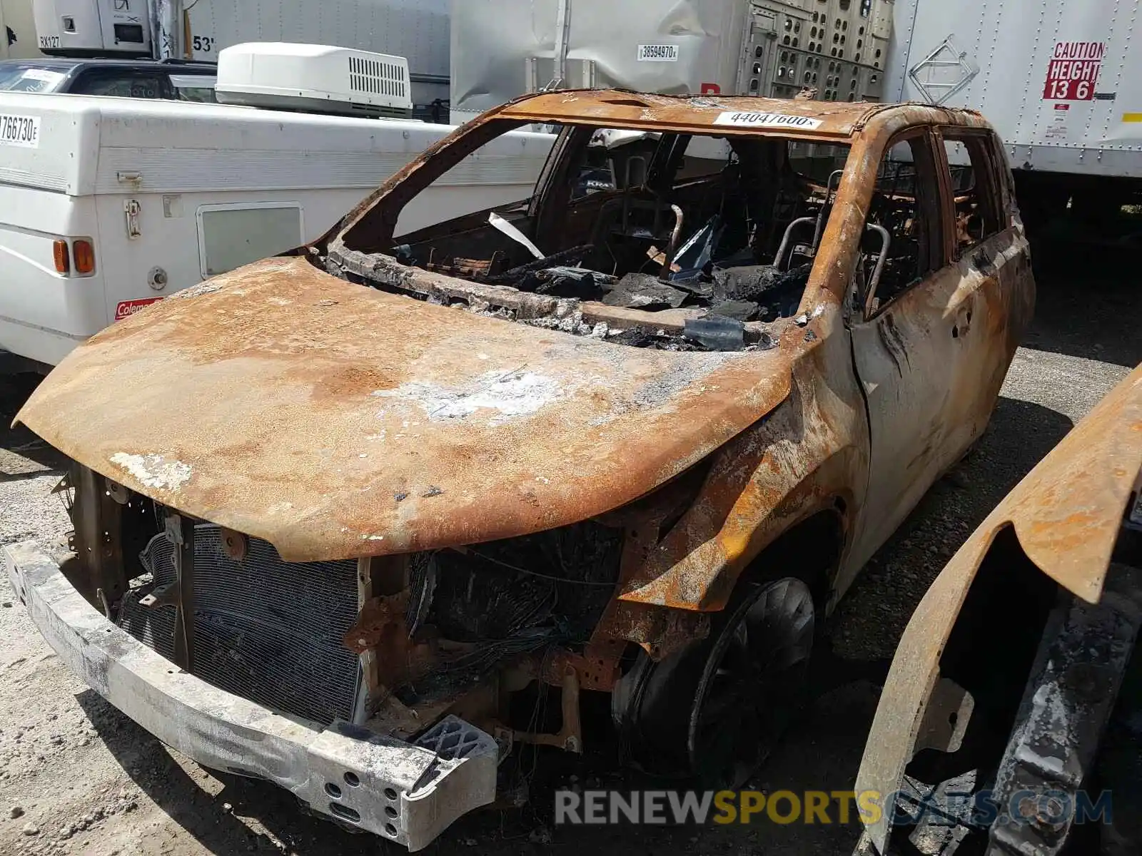 2 Photograph of a damaged car 5TDJZRFH0KS933389 TOYOTA HIGHLANDER 2019