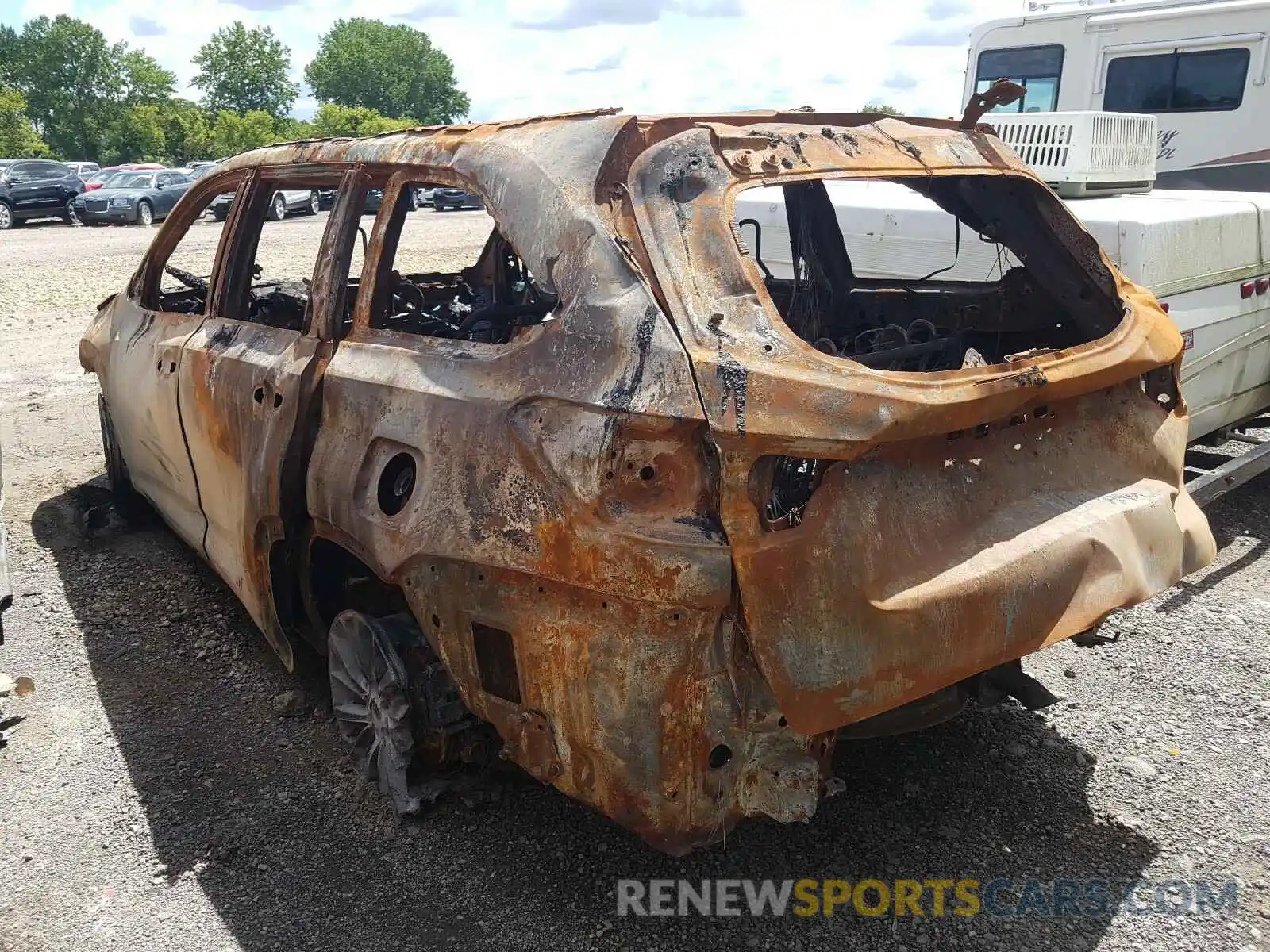 3 Photograph of a damaged car 5TDJZRFH0KS933389 TOYOTA HIGHLANDER 2019