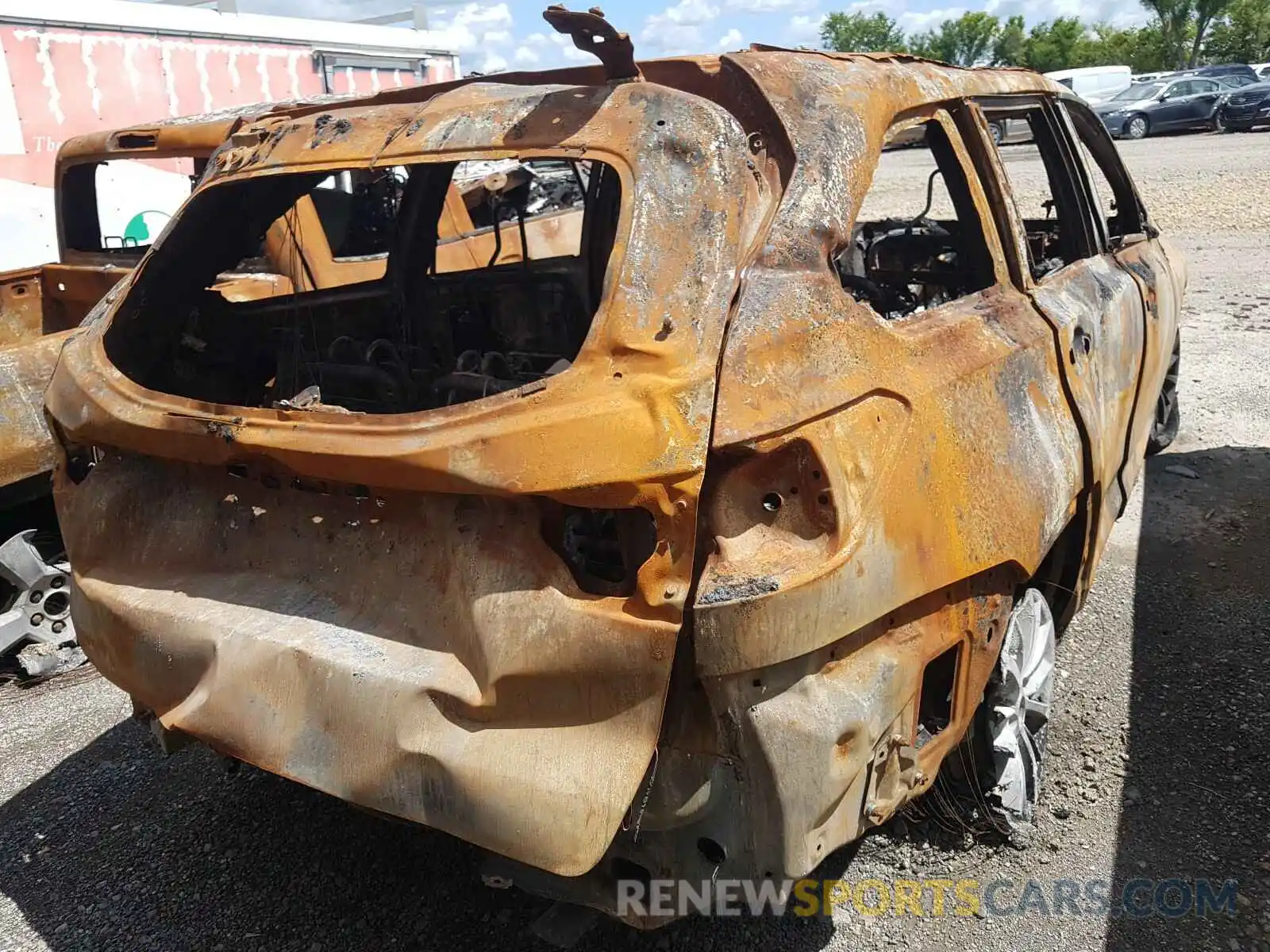 4 Photograph of a damaged car 5TDJZRFH0KS933389 TOYOTA HIGHLANDER 2019