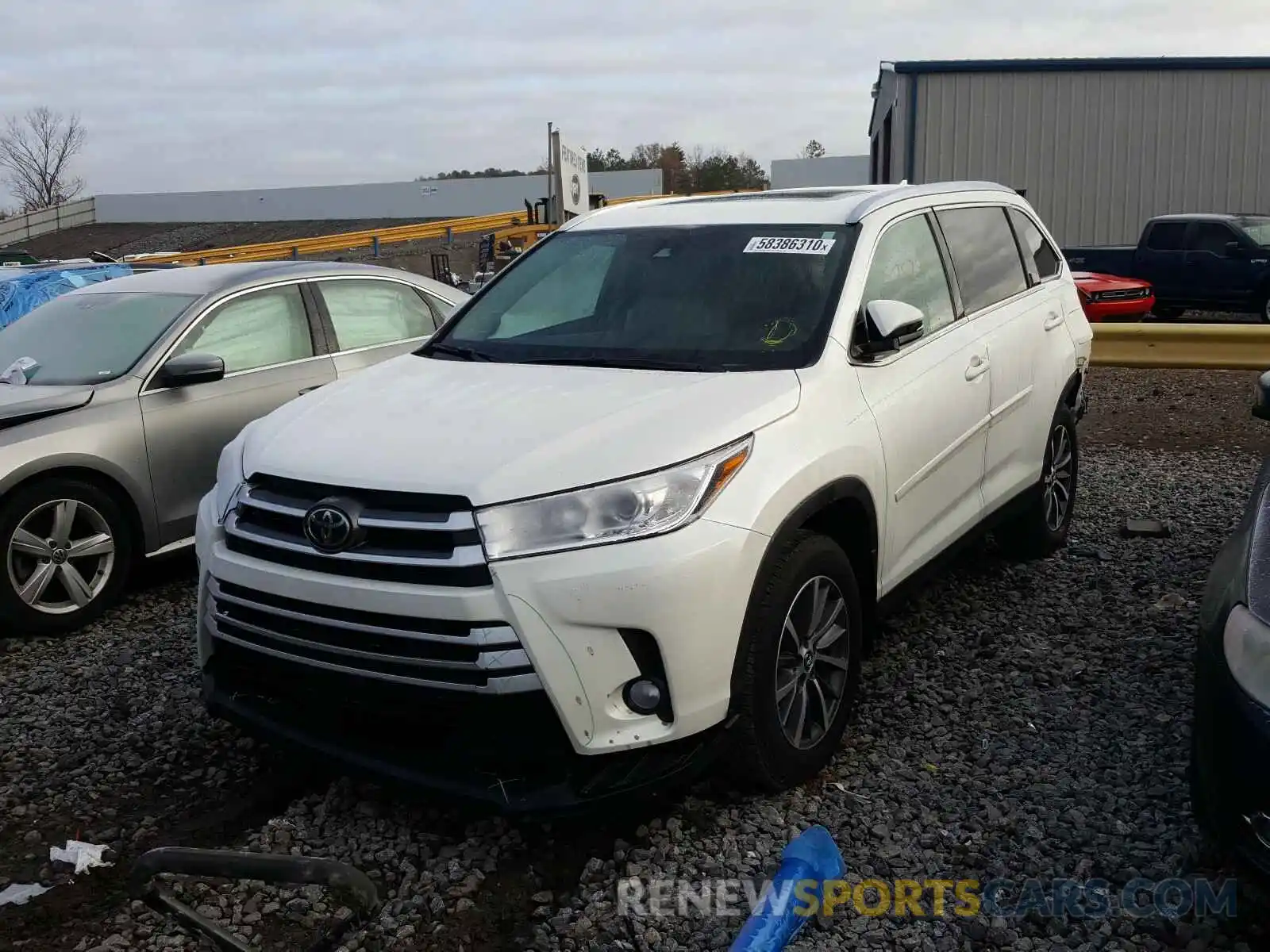 2 Photograph of a damaged car 5TDJZRFH0KS997867 TOYOTA HIGHLANDER 2019