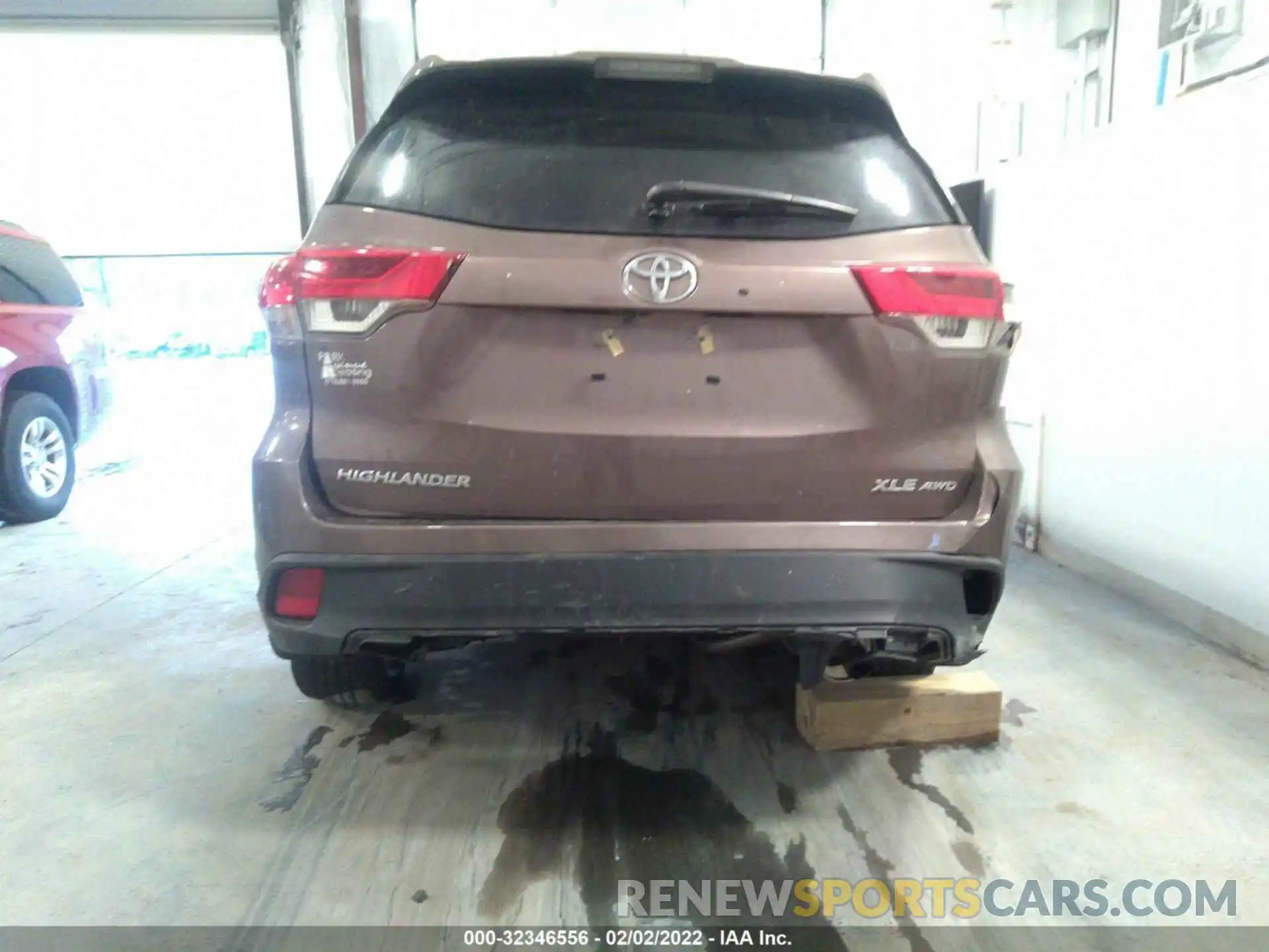 12 Photograph of a damaged car 5TDJZRFH0KS999702 TOYOTA HIGHLANDER 2019