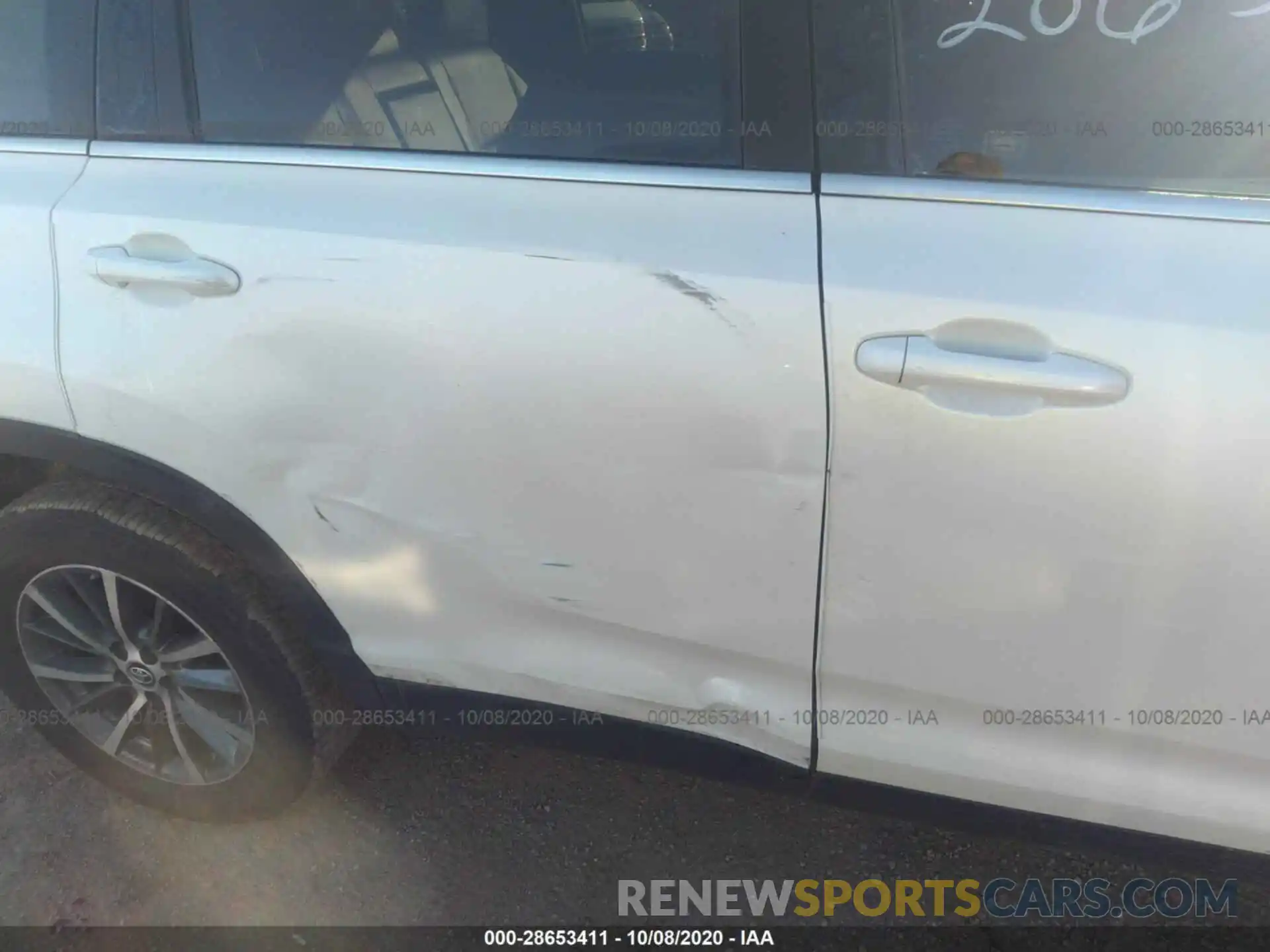 4 Photograph of a damaged car 5TDJZRFH1KS562985 TOYOTA HIGHLANDER 2019