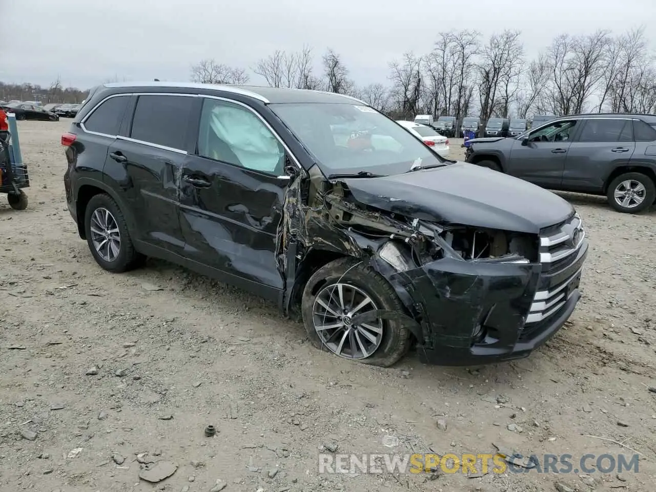 4 Photograph of a damaged car 5TDJZRFH1KS563361 TOYOTA HIGHLANDER 2019