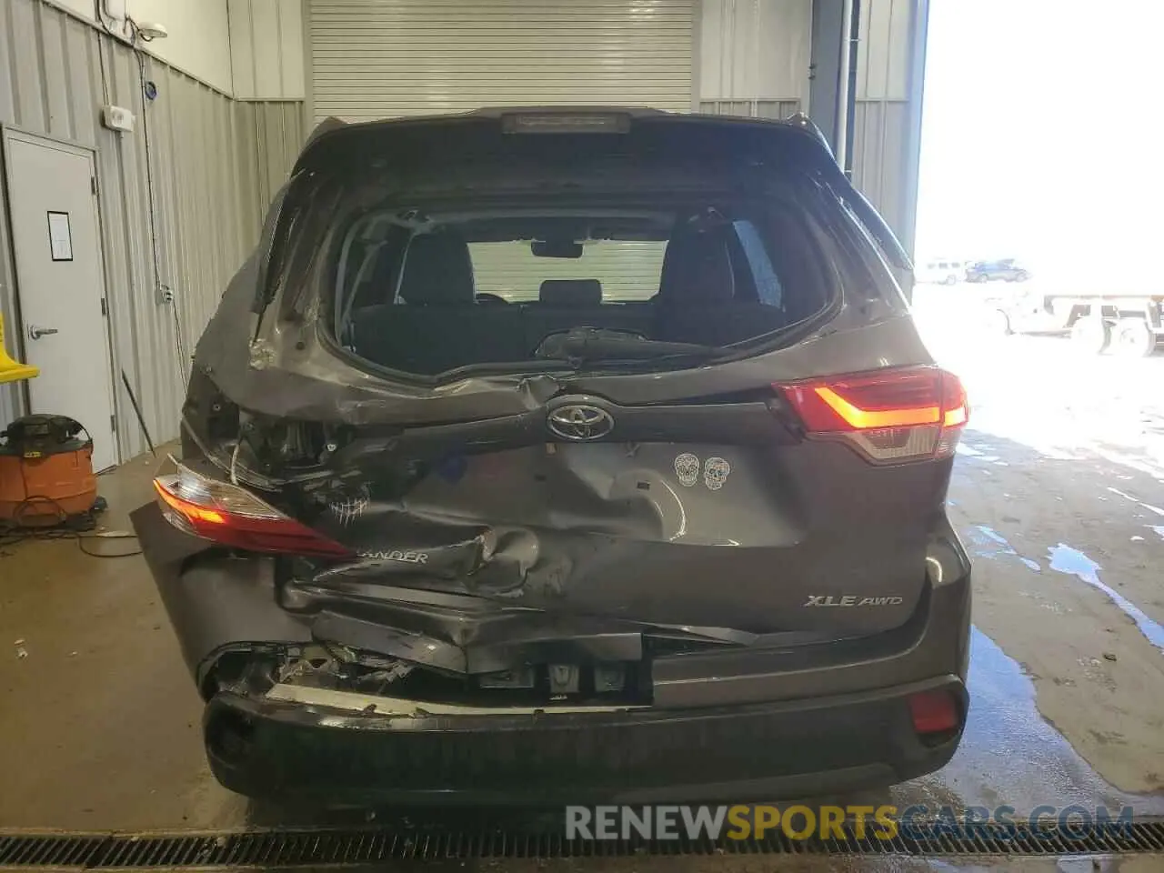 6 Photograph of a damaged car 5TDJZRFH1KS564350 TOYOTA HIGHLANDER 2019
