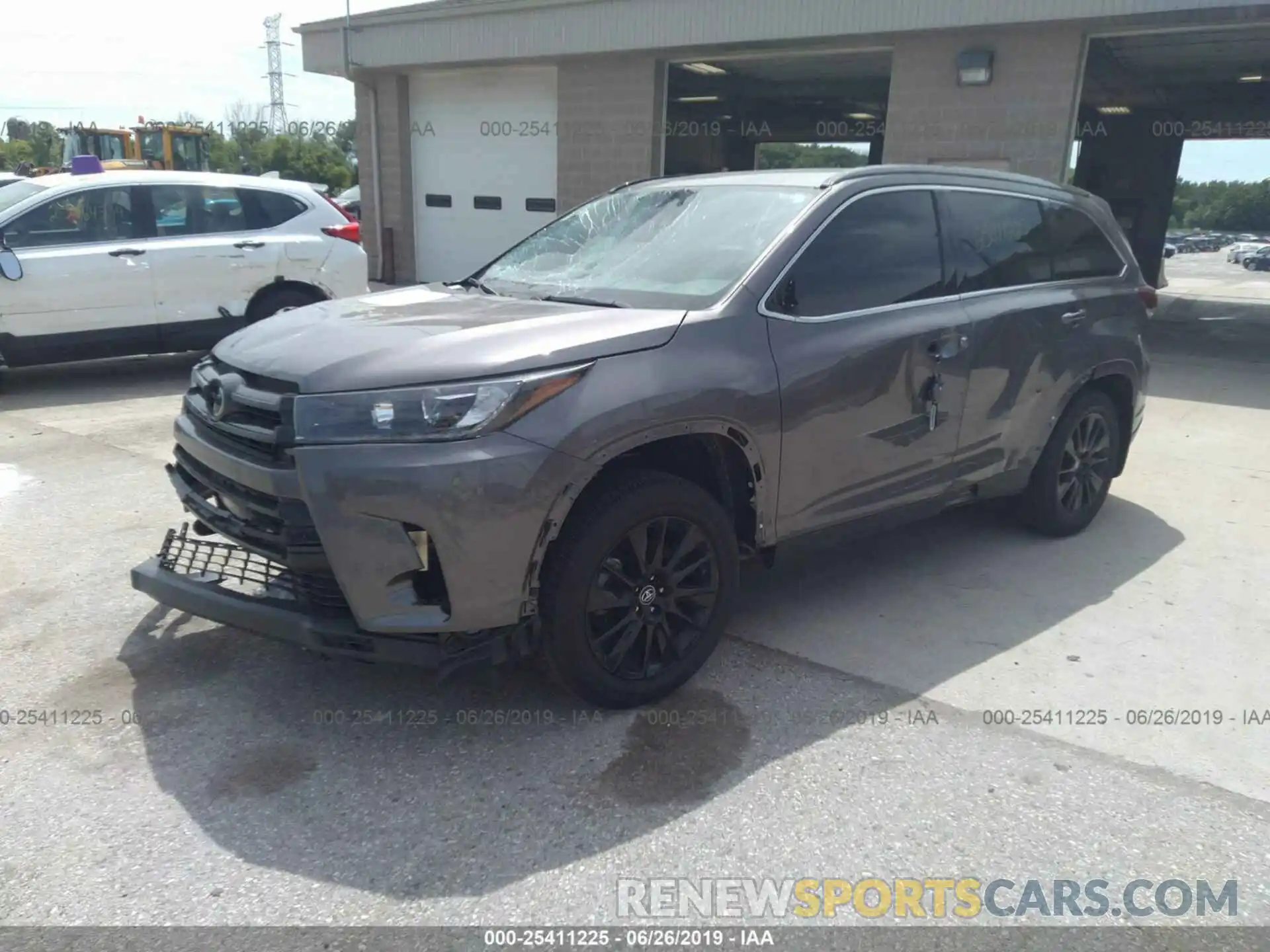 2 Photograph of a damaged car 5TDJZRFH1KS565286 TOYOTA HIGHLANDER 2019