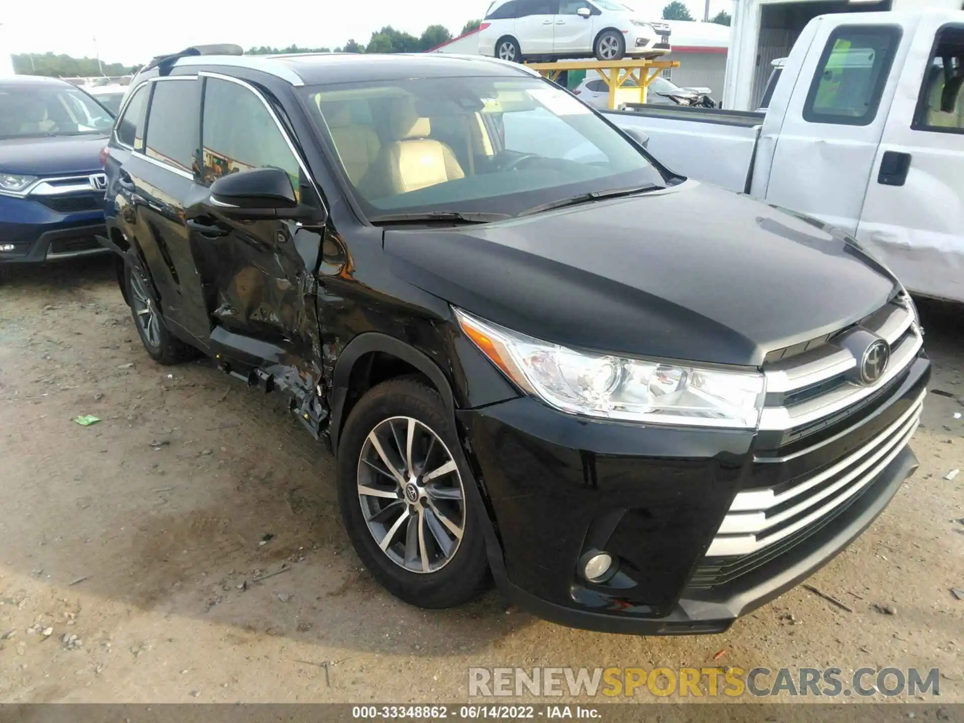 1 Photograph of a damaged car 5TDJZRFH1KS566129 TOYOTA HIGHLANDER 2019