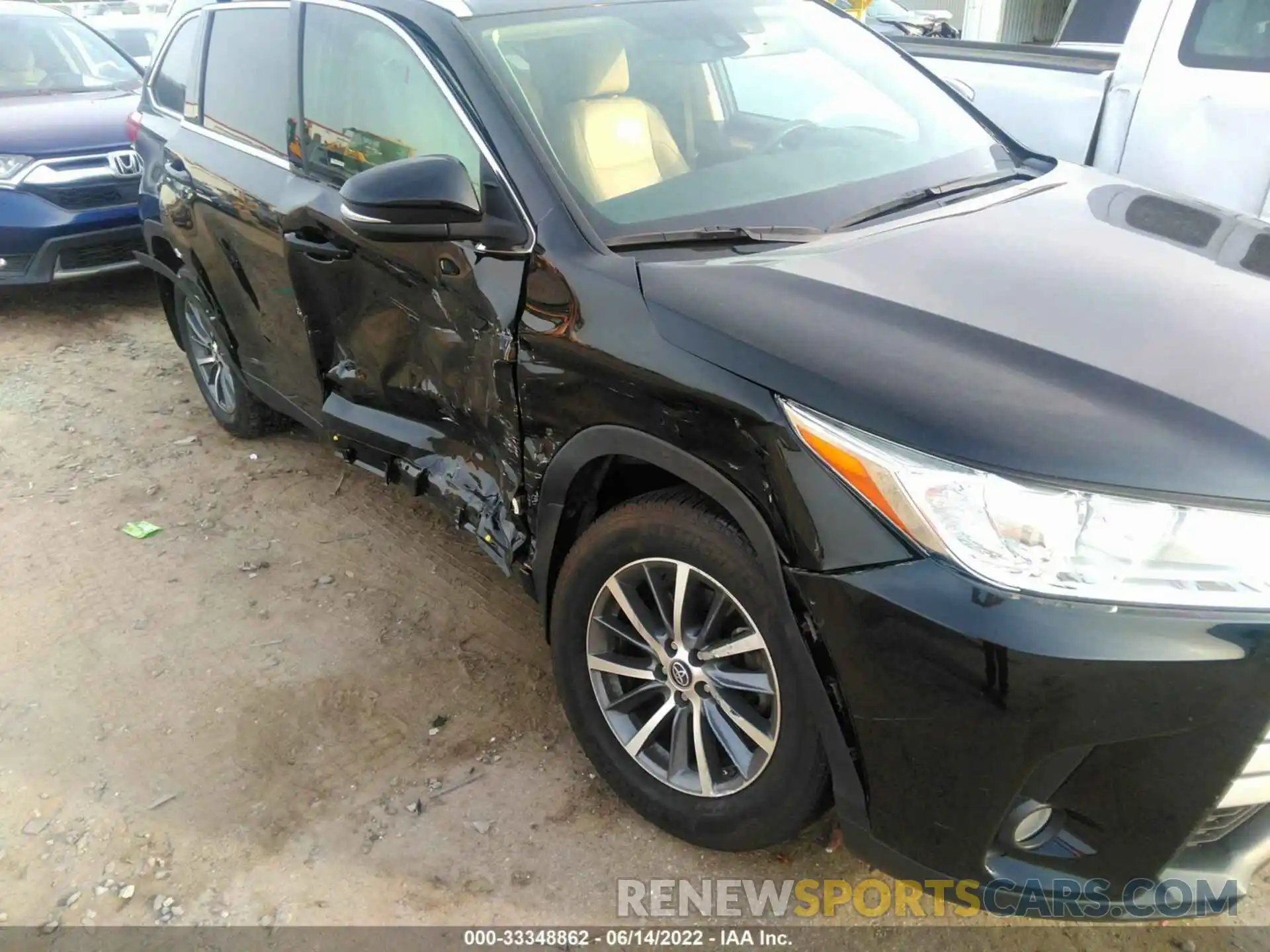 6 Photograph of a damaged car 5TDJZRFH1KS566129 TOYOTA HIGHLANDER 2019