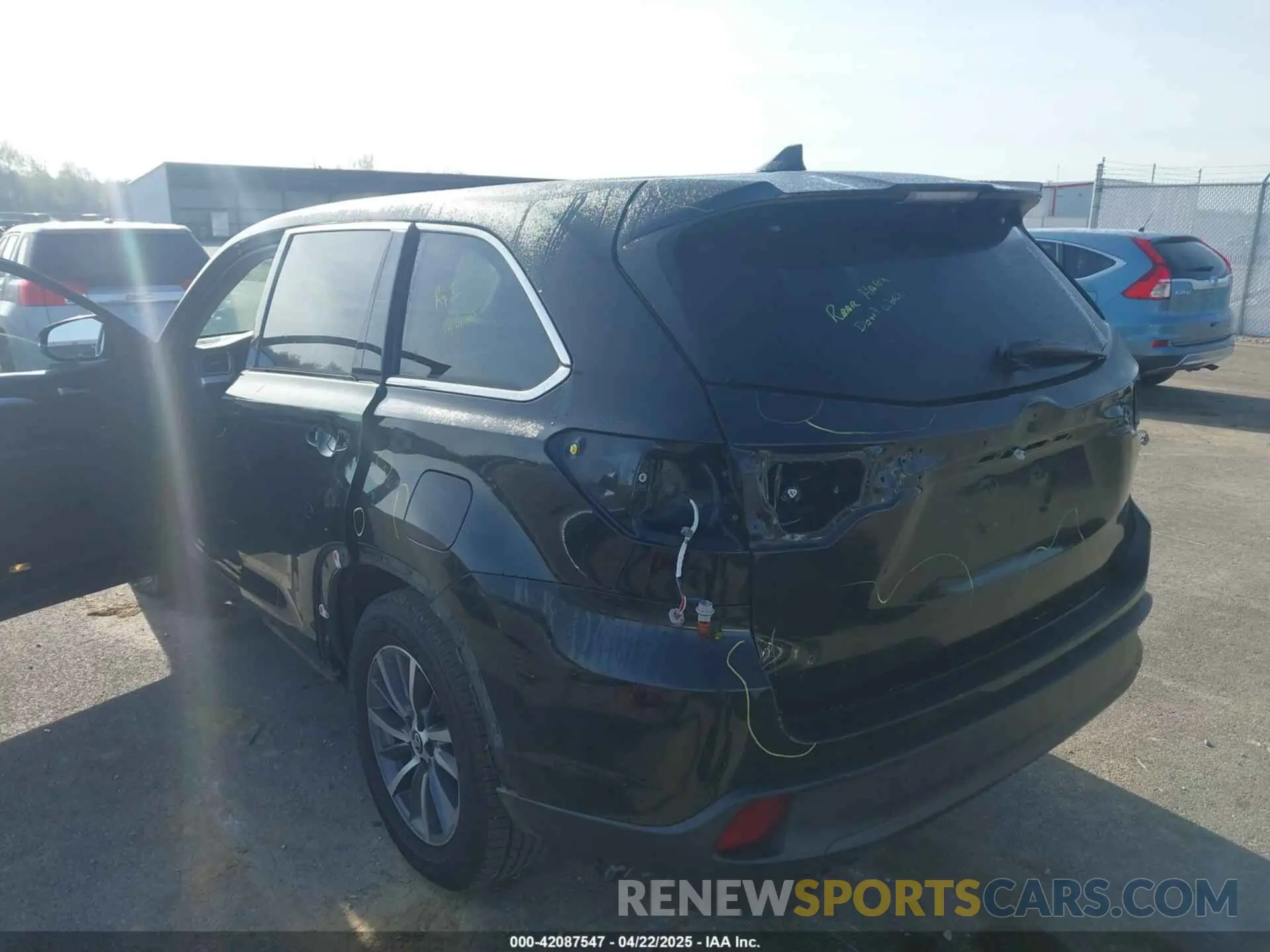 20 Photograph of a damaged car 5TDJZRFH1KS567197 TOYOTA HIGHLANDER 2019