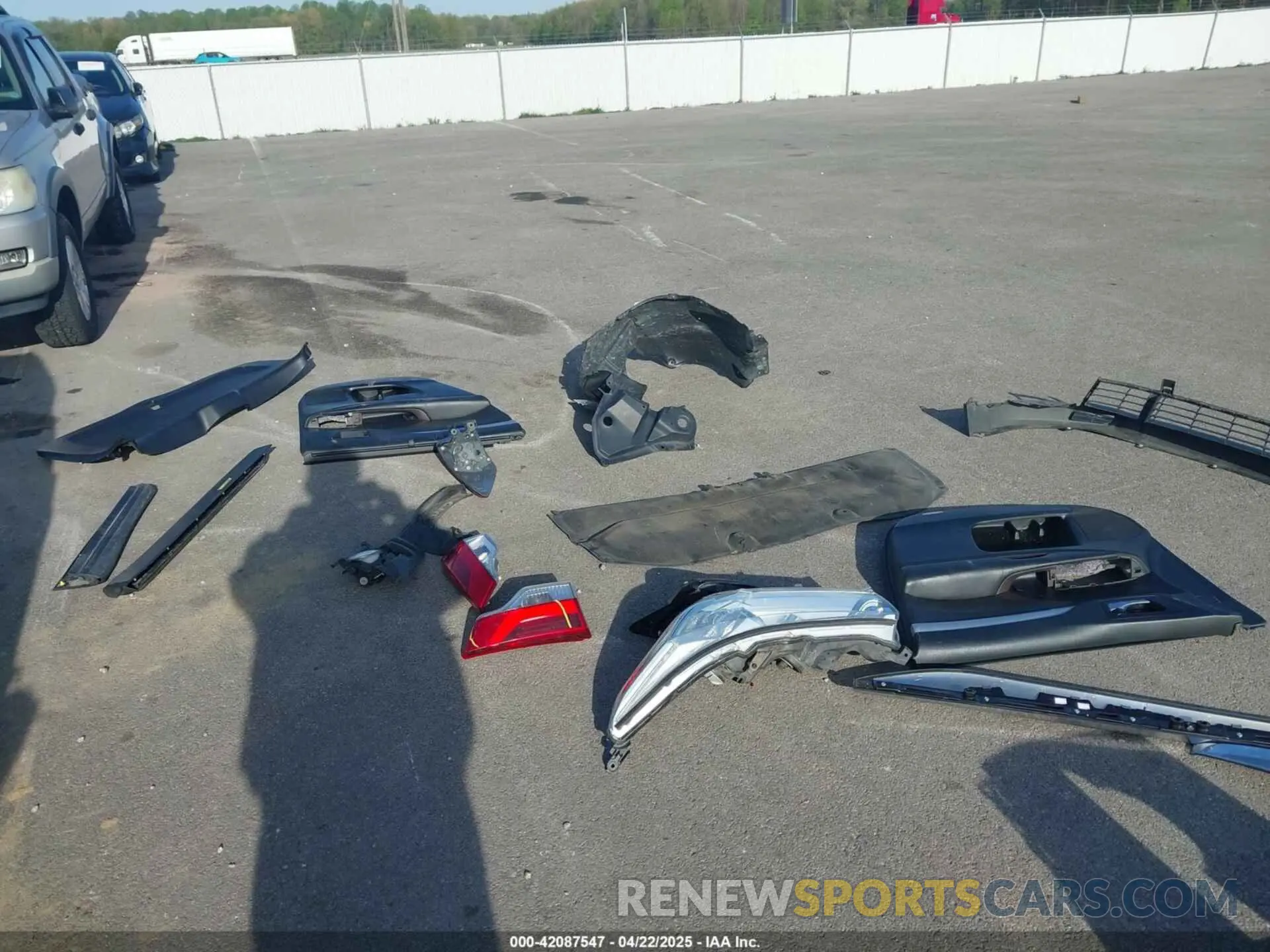 22 Photograph of a damaged car 5TDJZRFH1KS567197 TOYOTA HIGHLANDER 2019