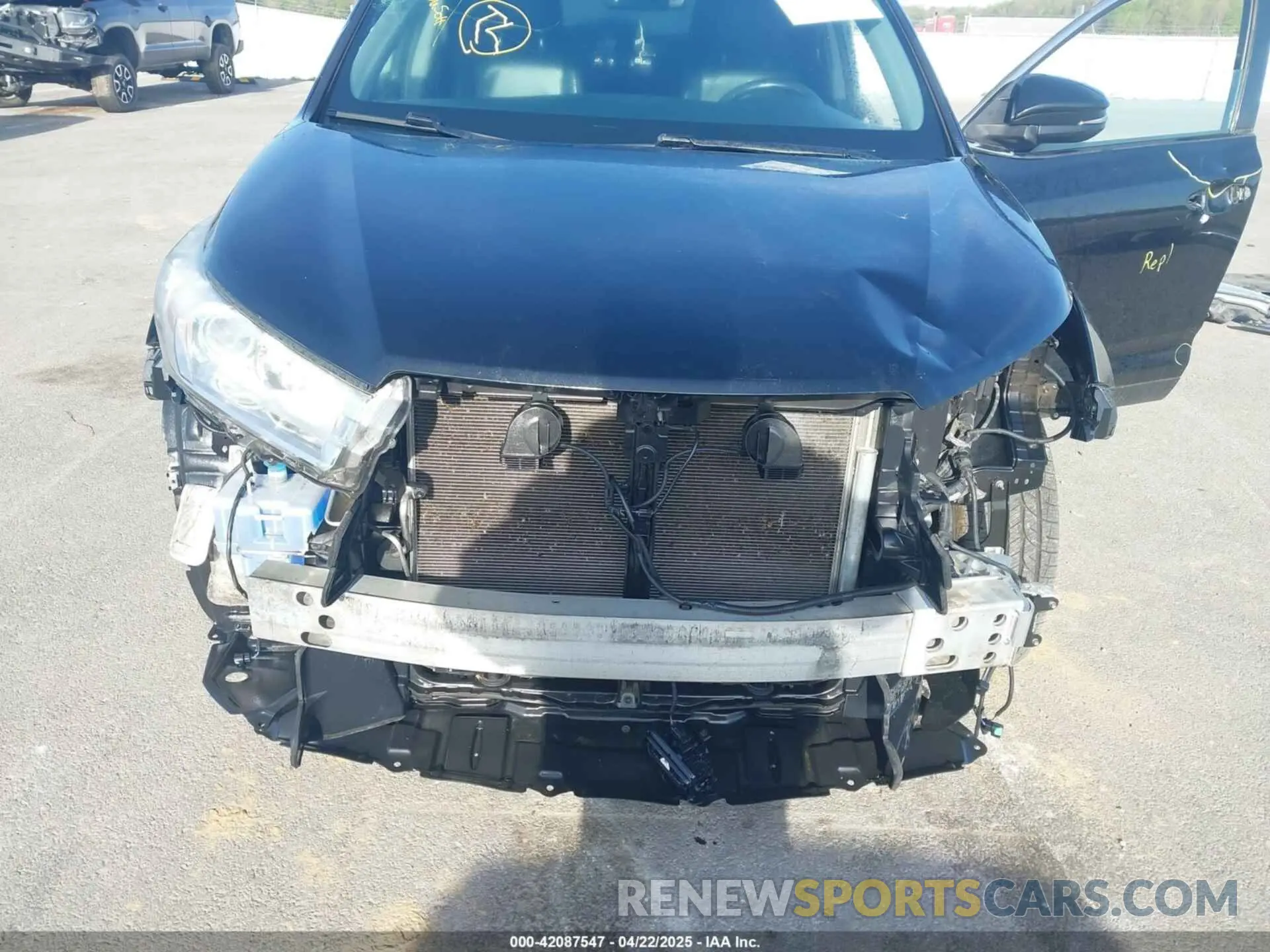 6 Photograph of a damaged car 5TDJZRFH1KS567197 TOYOTA HIGHLANDER 2019