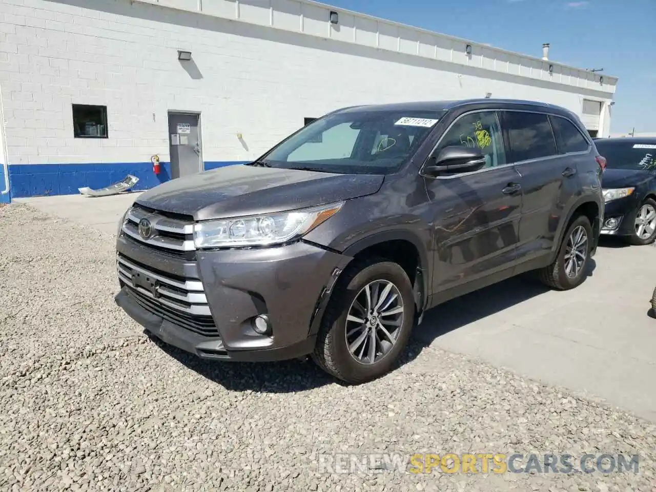 2 Photograph of a damaged car 5TDJZRFH1KS570150 TOYOTA HIGHLANDER 2019