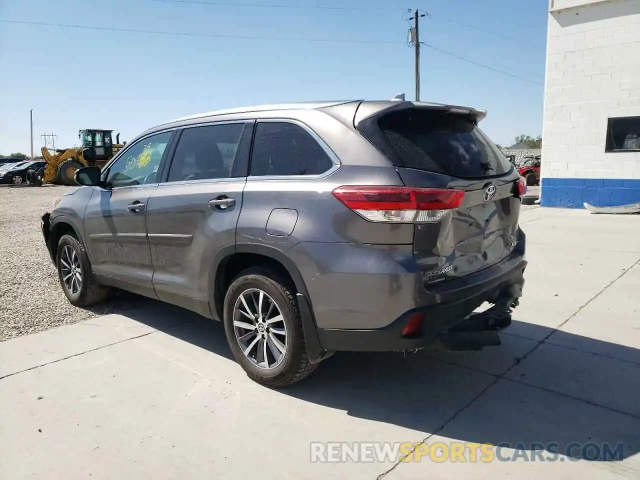 3 Photograph of a damaged car 5TDJZRFH1KS570150 TOYOTA HIGHLANDER 2019