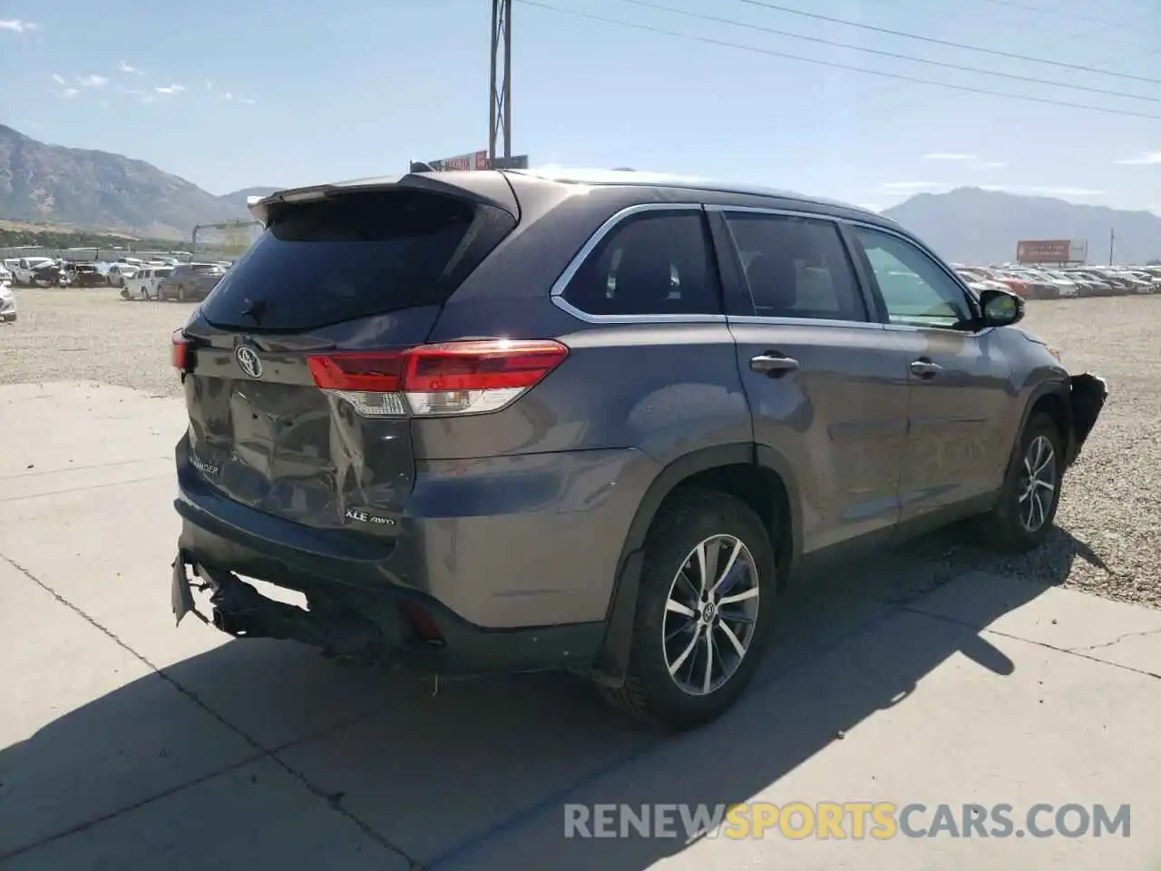 4 Photograph of a damaged car 5TDJZRFH1KS570150 TOYOTA HIGHLANDER 2019