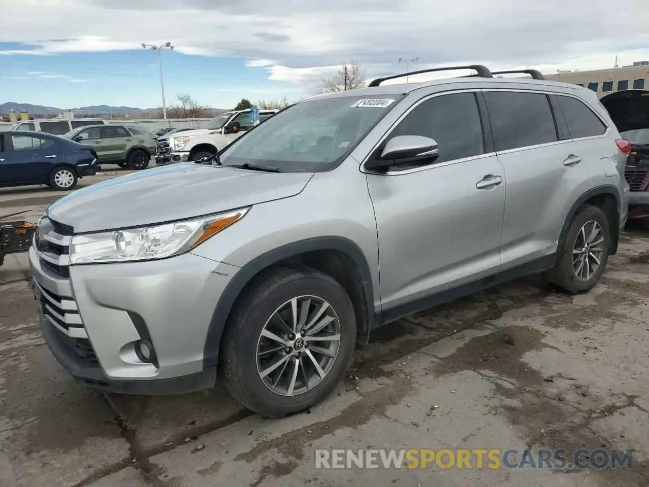 1 Photograph of a damaged car 5TDJZRFH1KS570438 TOYOTA HIGHLANDER 2019