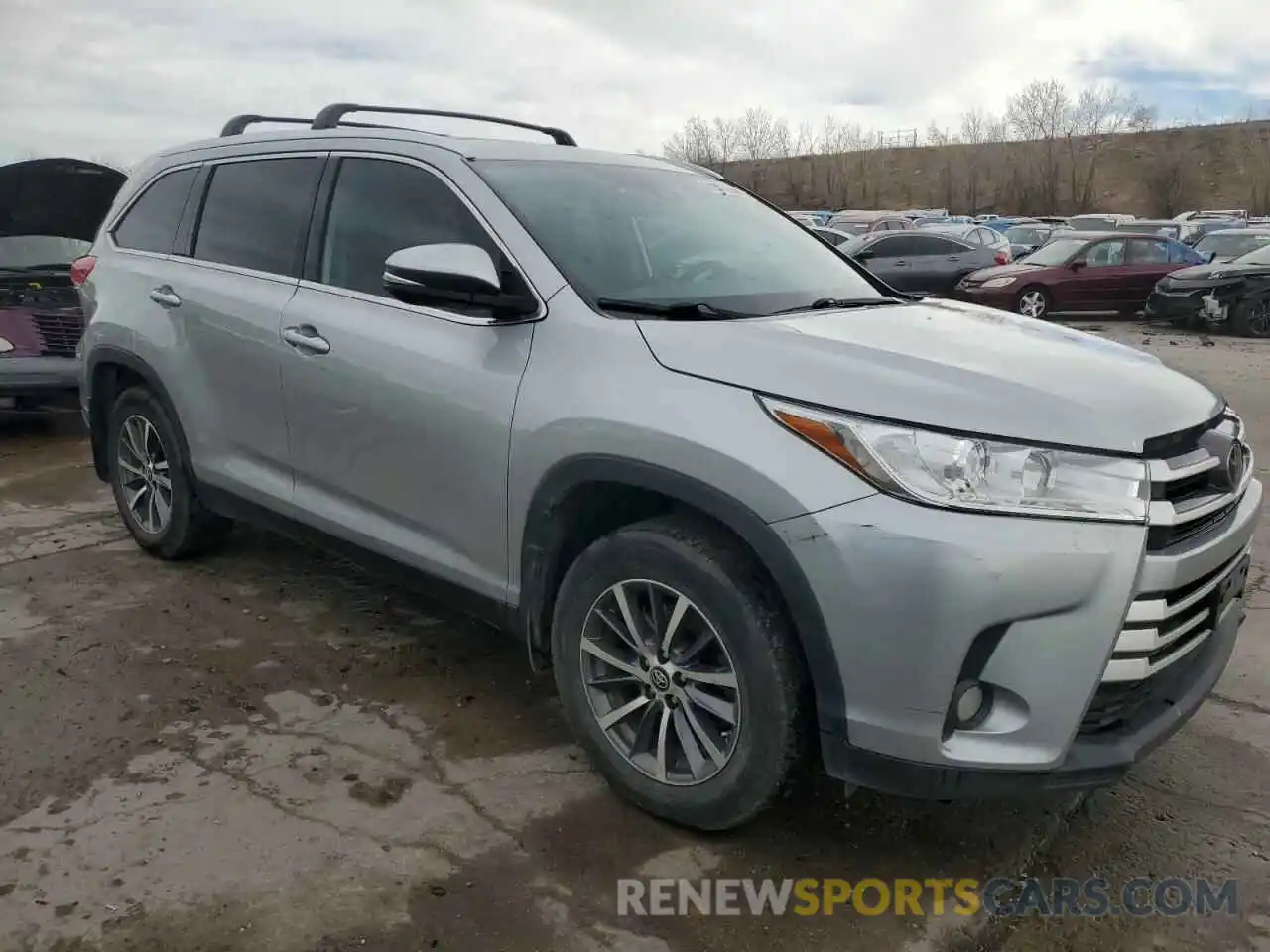 4 Photograph of a damaged car 5TDJZRFH1KS570438 TOYOTA HIGHLANDER 2019