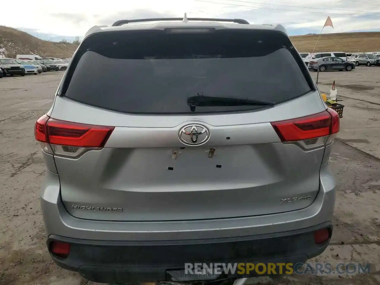 6 Photograph of a damaged car 5TDJZRFH1KS570438 TOYOTA HIGHLANDER 2019