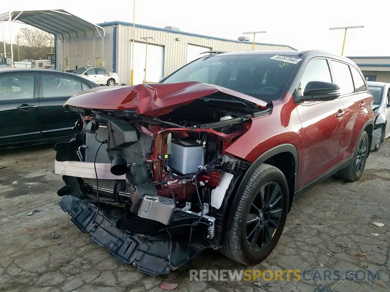 2 Photograph of a damaged car 5TDJZRFH1KS572173 TOYOTA HIGHLANDER 2019