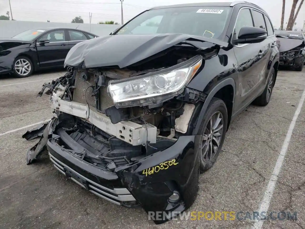 2 Photograph of a damaged car 5TDJZRFH1KS573484 TOYOTA HIGHLANDER 2019